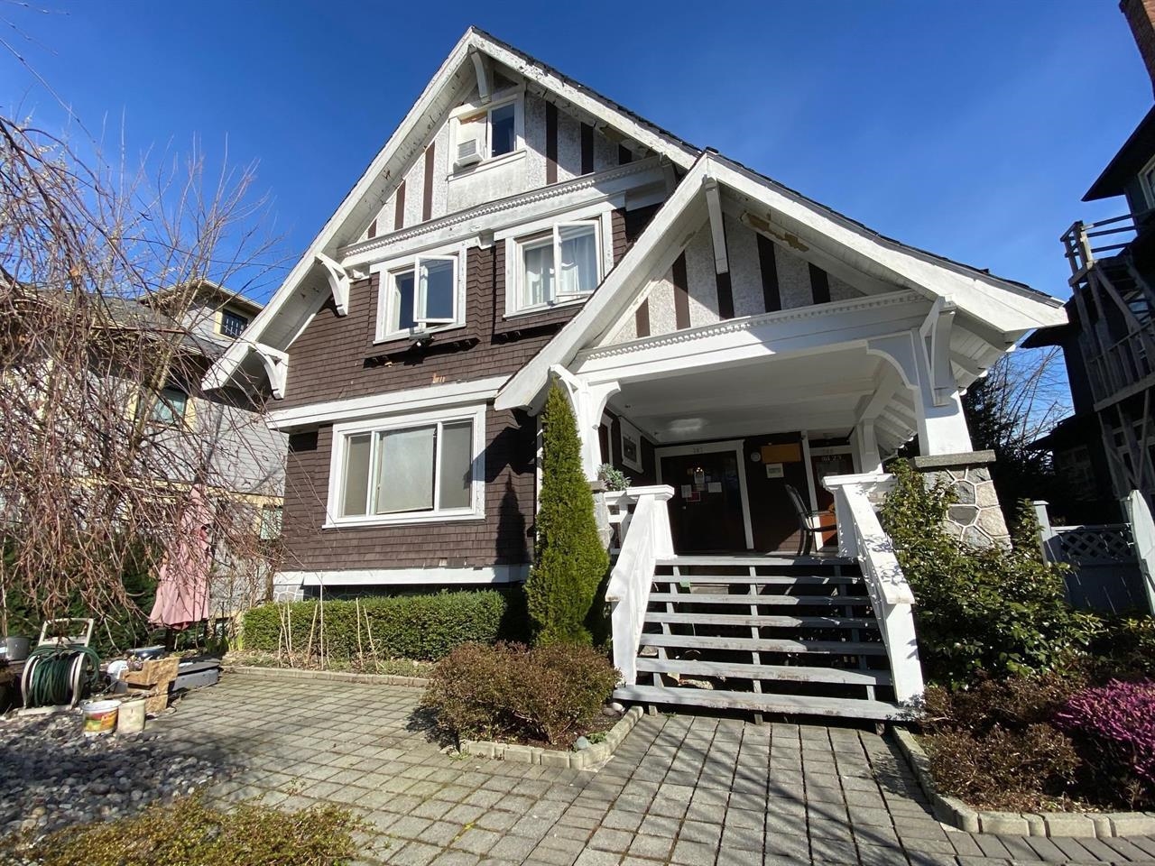 387 West 13th Avenue, Vancouver, BC V5Y 1W2