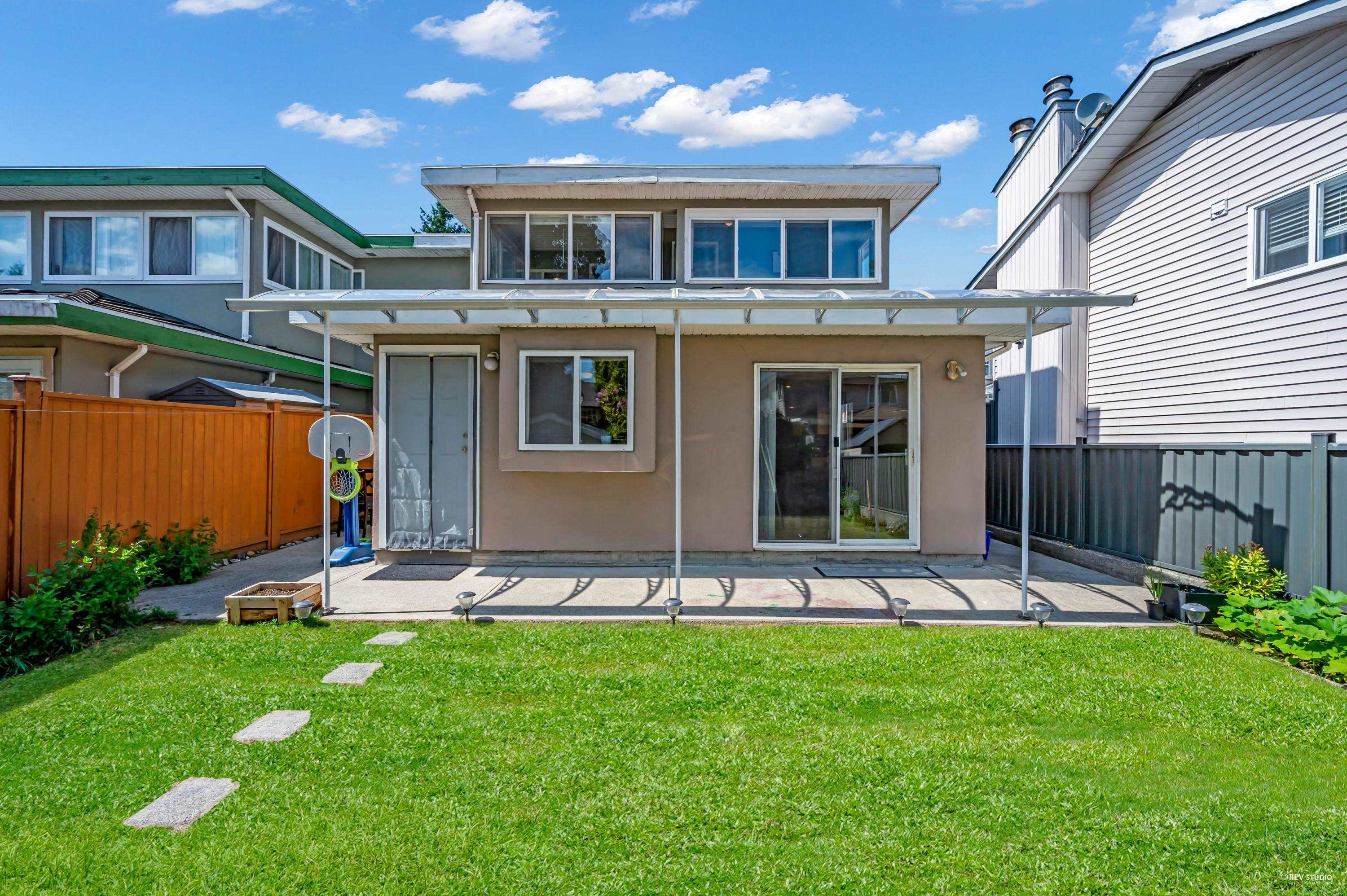 16th Avenue, Burnaby, BC V3N 1N5
