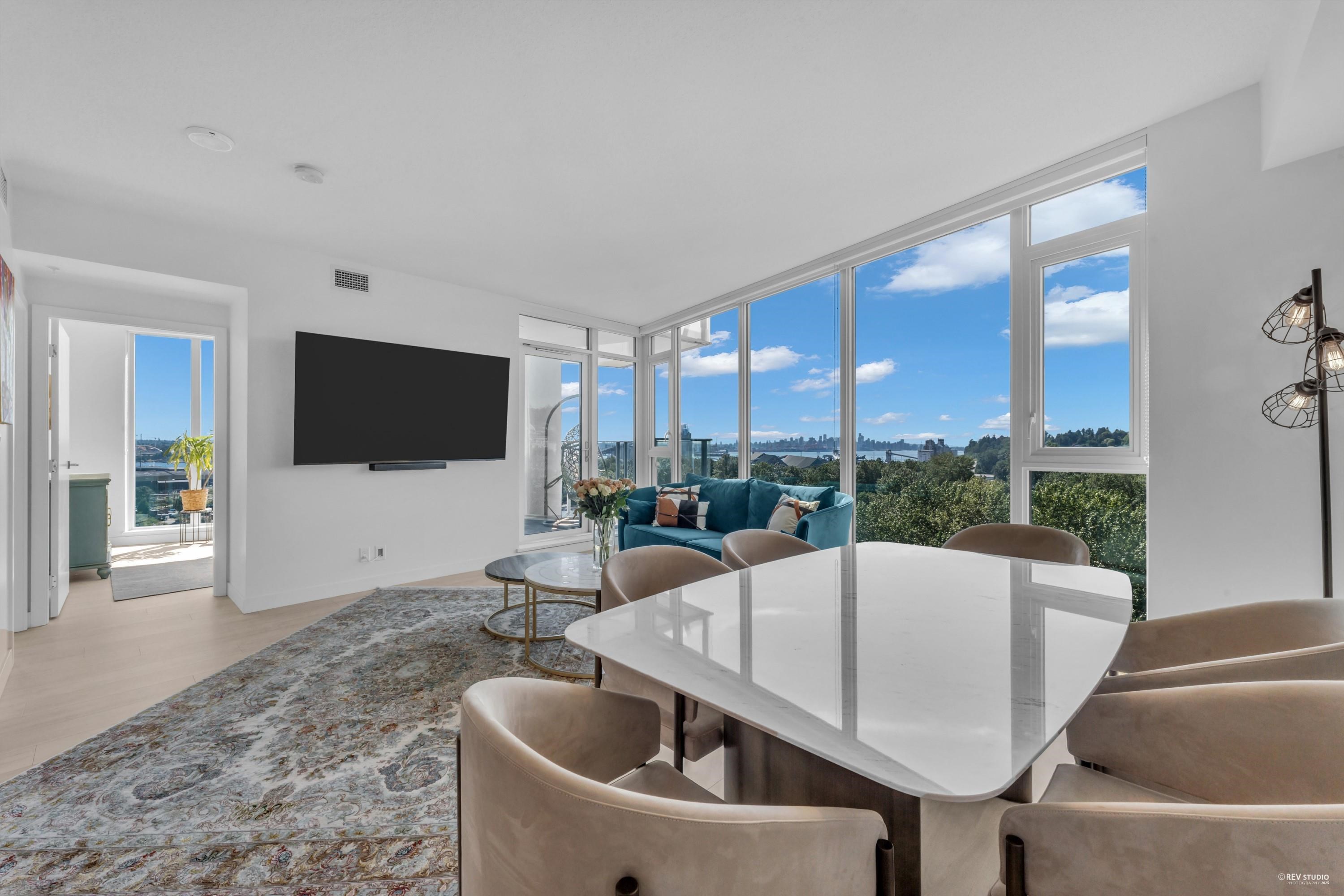 1401 Hunter St #1406, North Vancouver, BC V7J 0E2