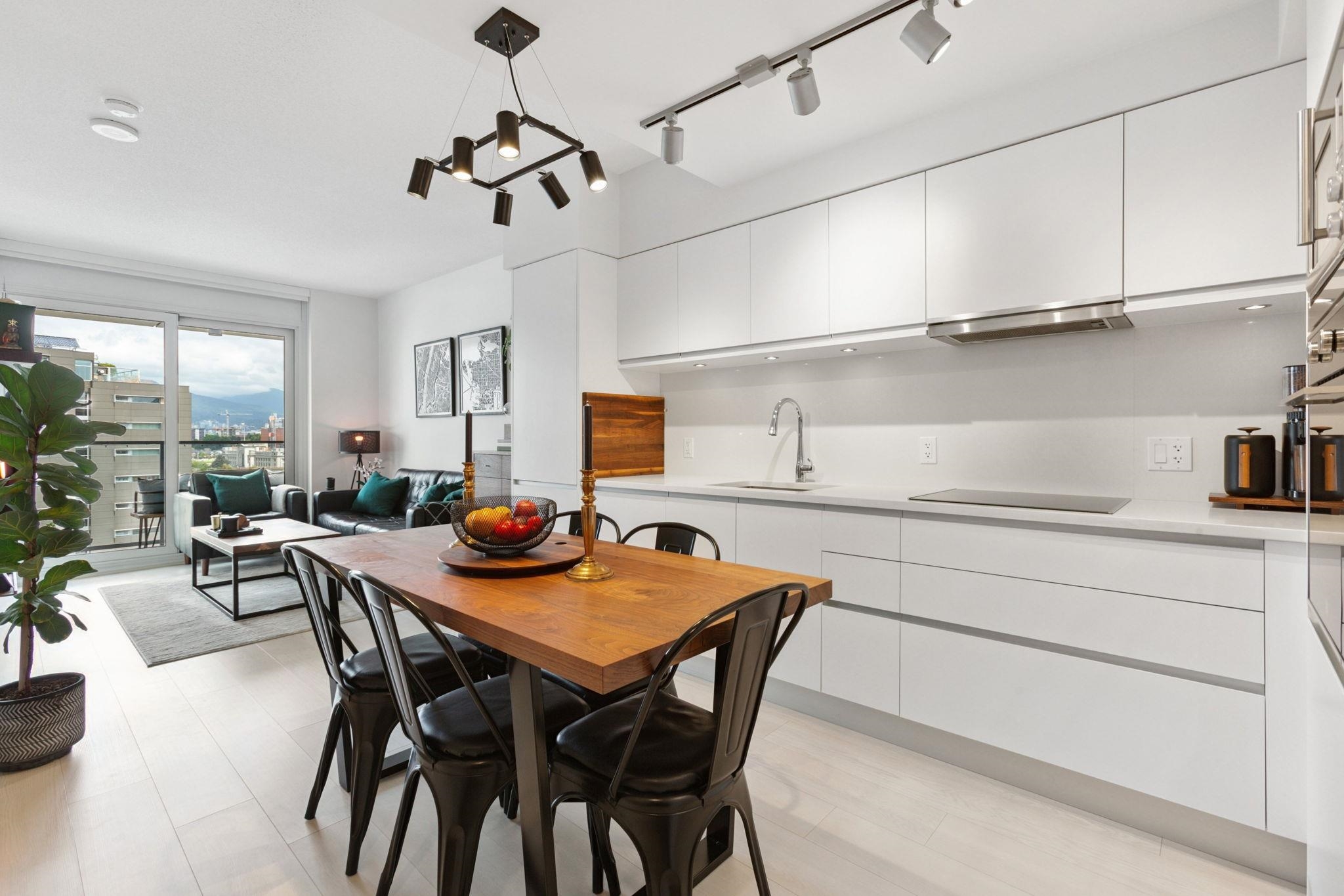 180 East 2nd Avenue #904, Vancouver, BC V5T 0K4