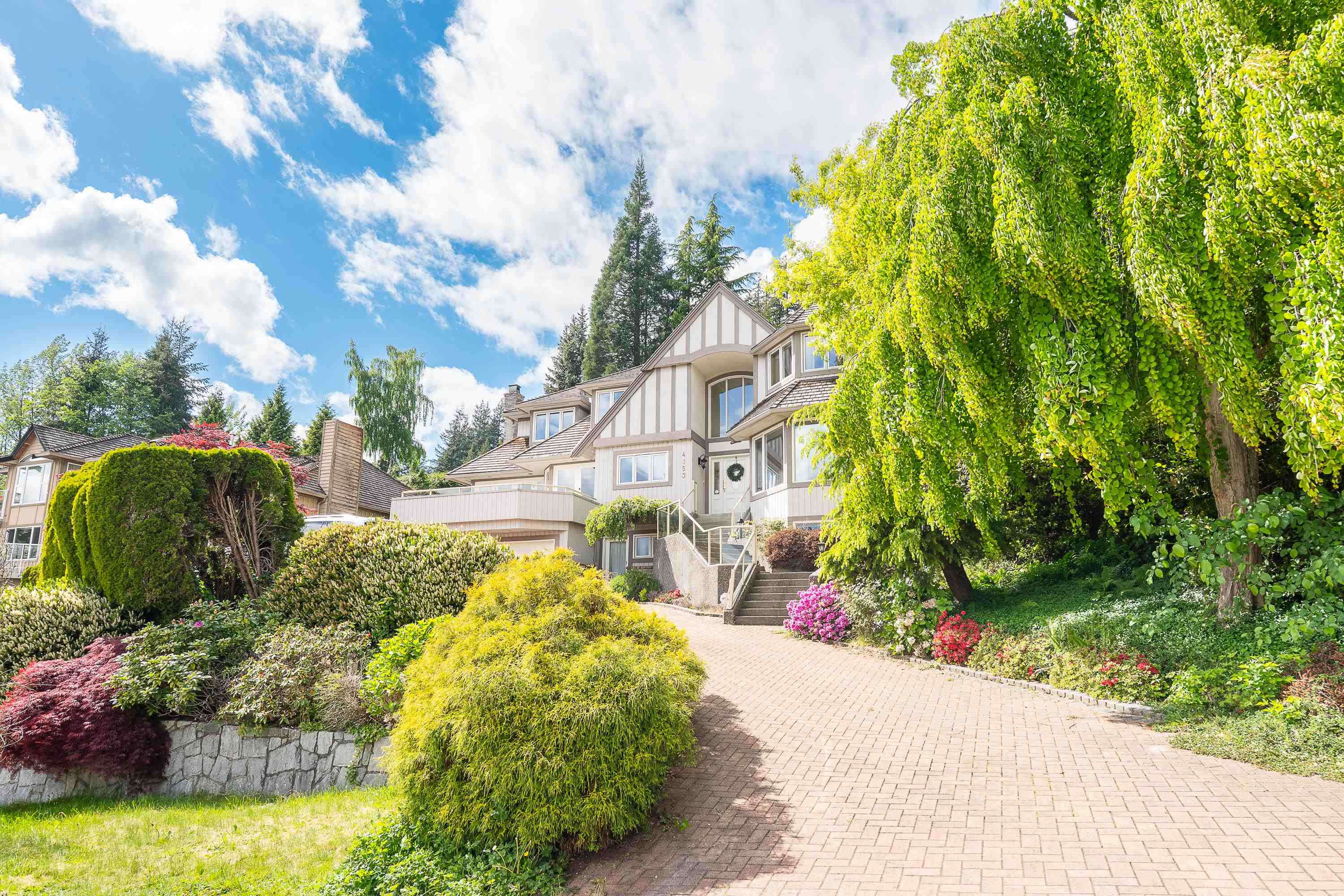 4153 Quarry Court, North Vancouver, BC V7K 3C3