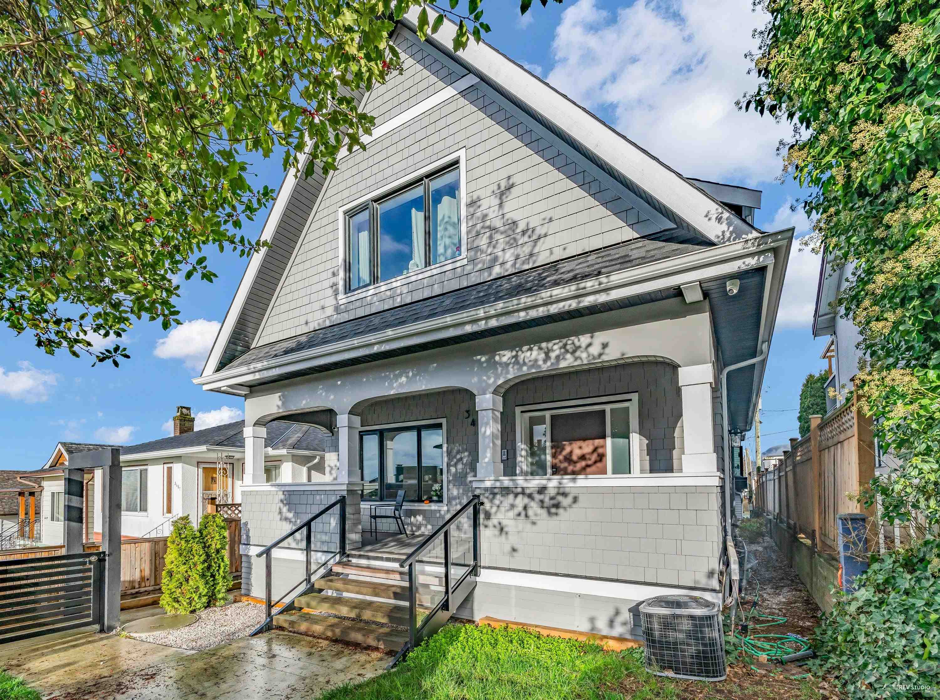 3433 Dundas Street, Vancouver, BC V5K 1R9