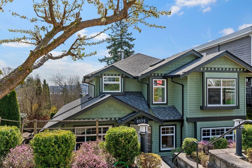 1075 Adderley Street, North Vancouver, BC V7L 1T4
