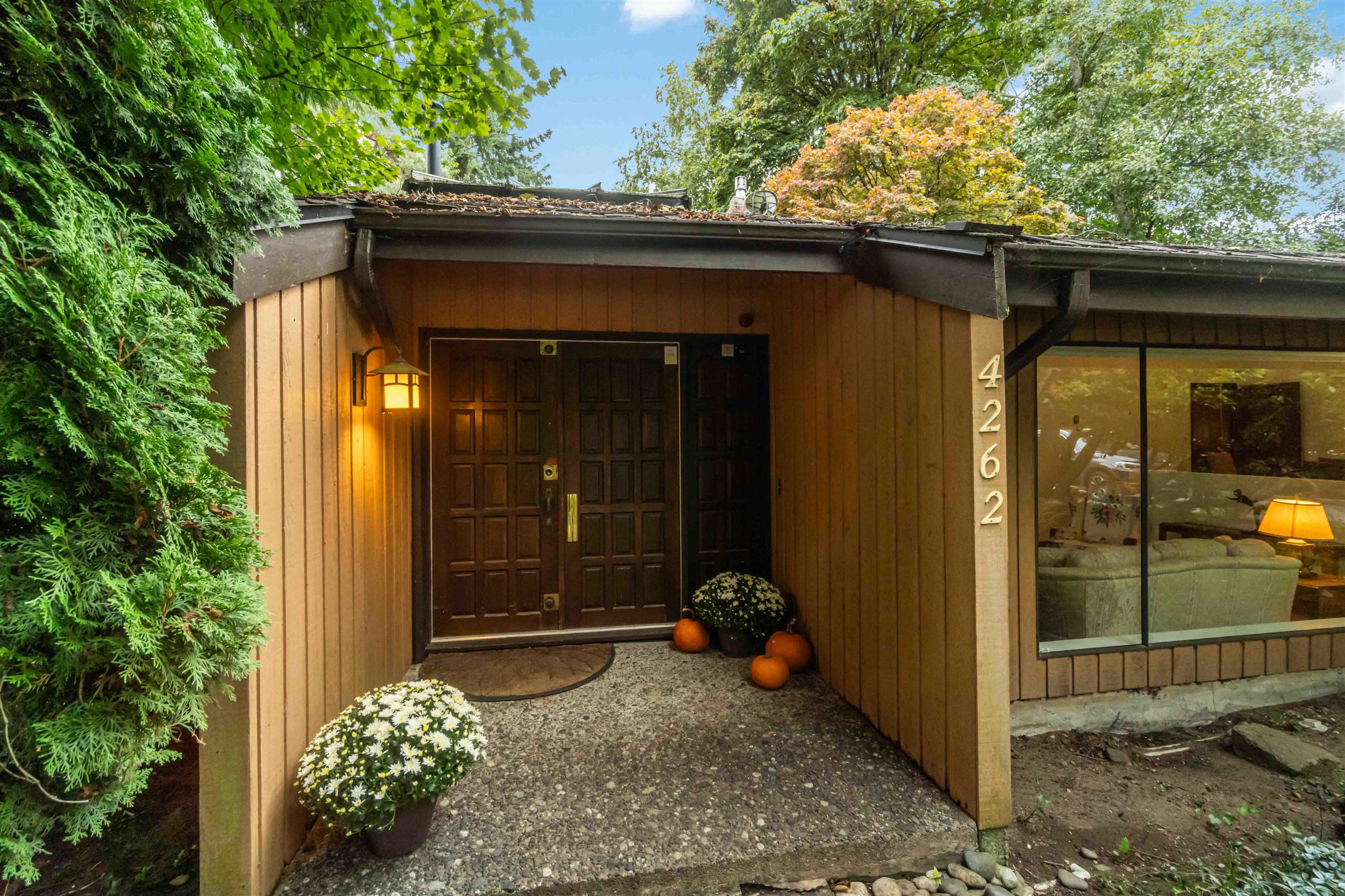 4262 4262 Yuculta Crescent, Vancouver, BC V6N 3R5