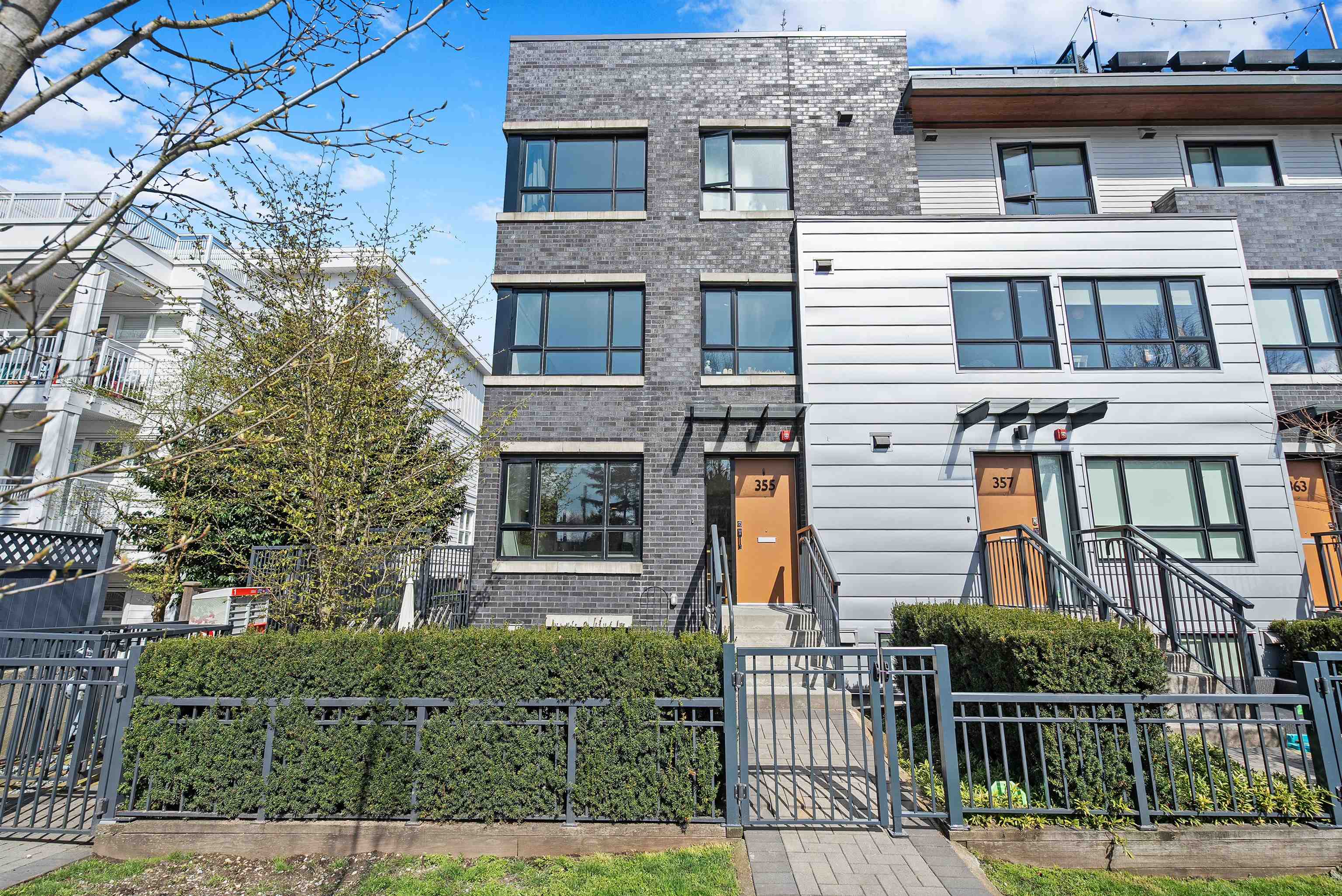 355 East 16th Avenue, Vancouver, BC V5T 2T7