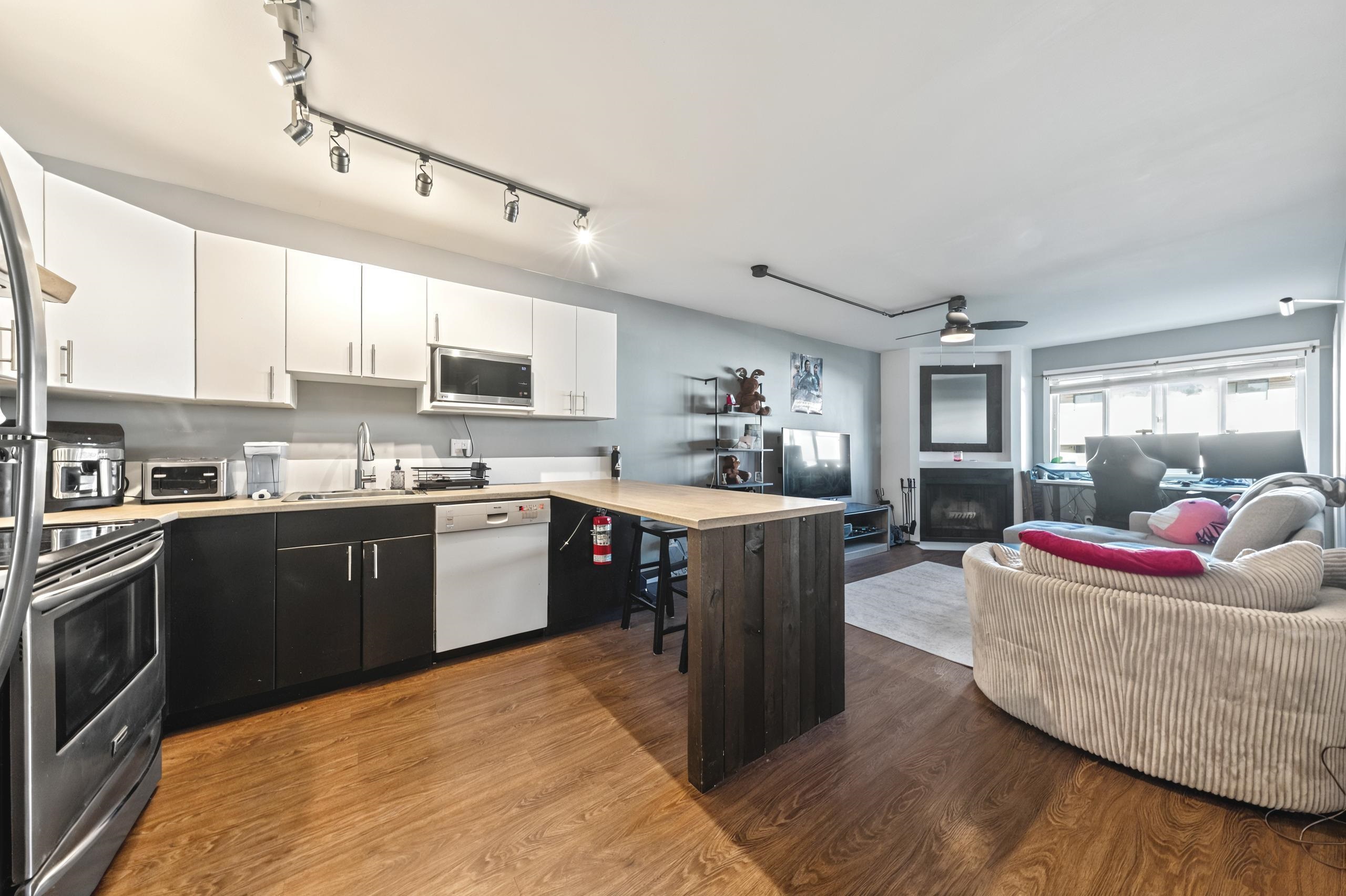 1209 Howie Avenue #unit 301, Coquitlam, BC V3J 1T9