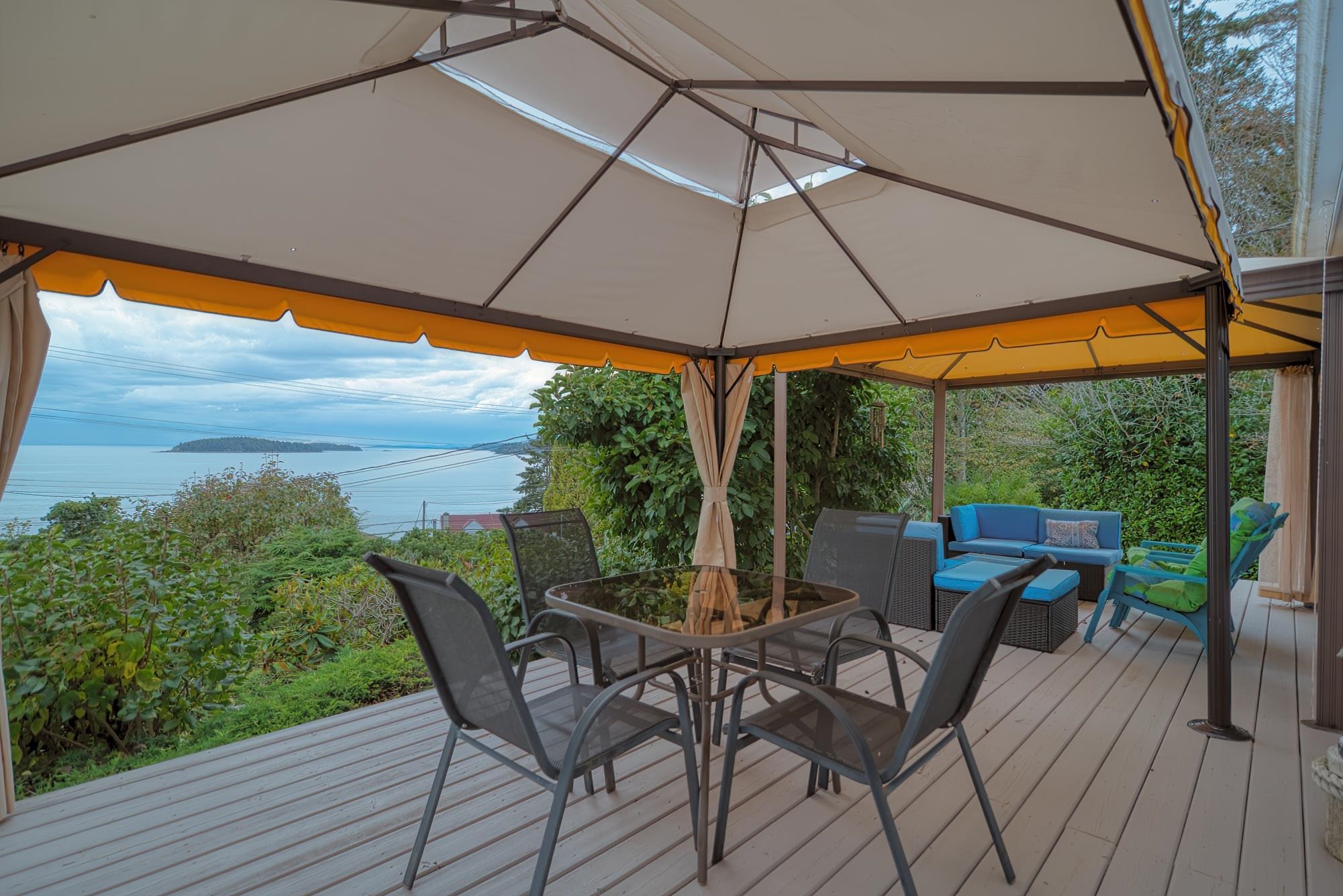 5218 Sunshine Coast Hwy, Sechelt, BC V7Z 0C1
