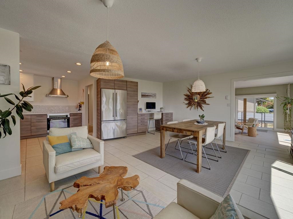 6462 Samron Rd, Sechelt, BC V7Z 0M8