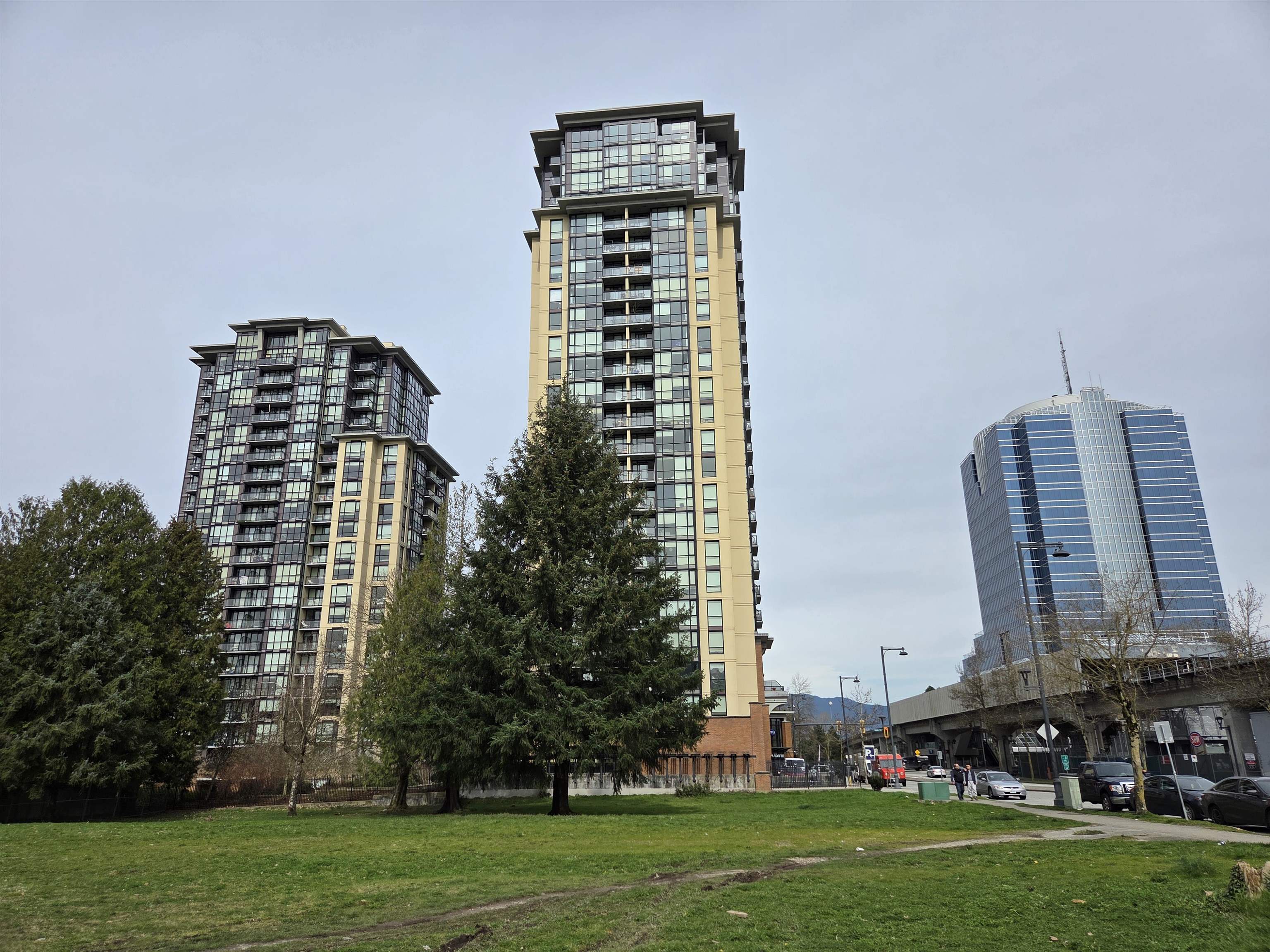 10777 University Drive #1106, Surrey, BC V3T 0E6