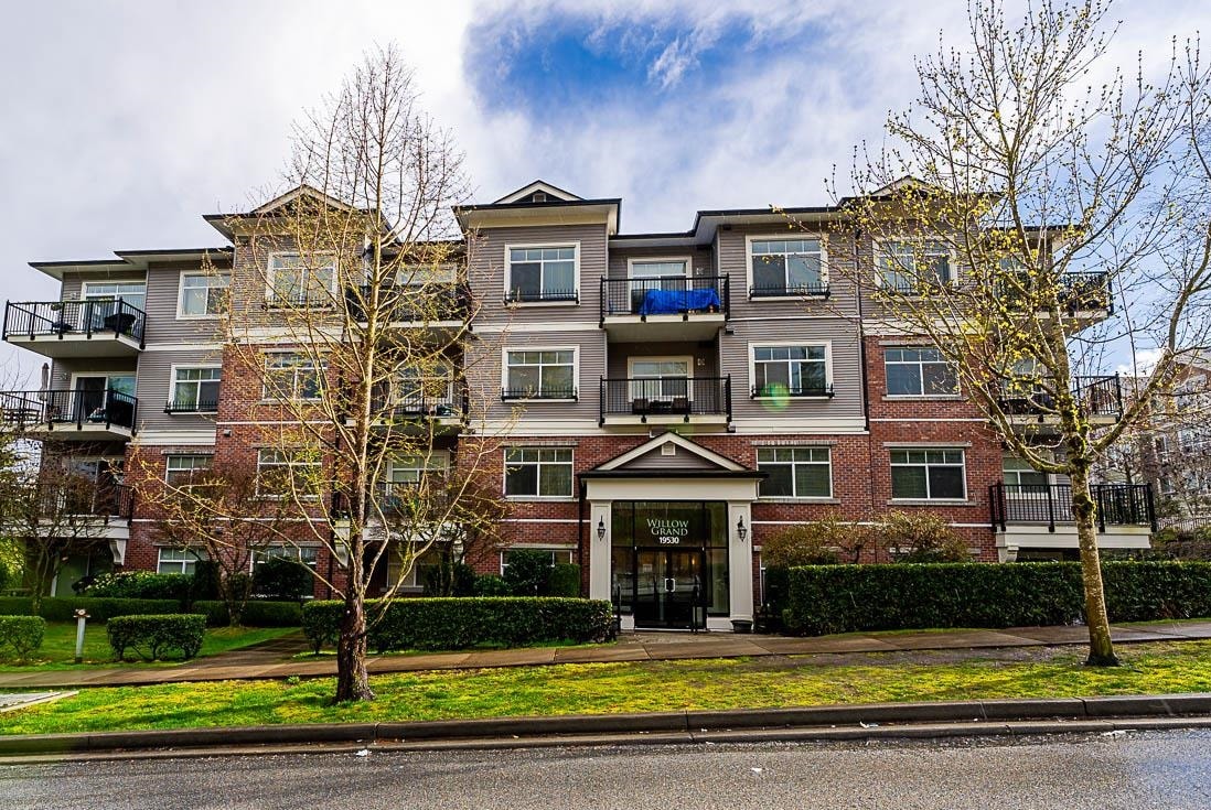 19530 65 Avenue #107, Surrey, BC V4N 6M1