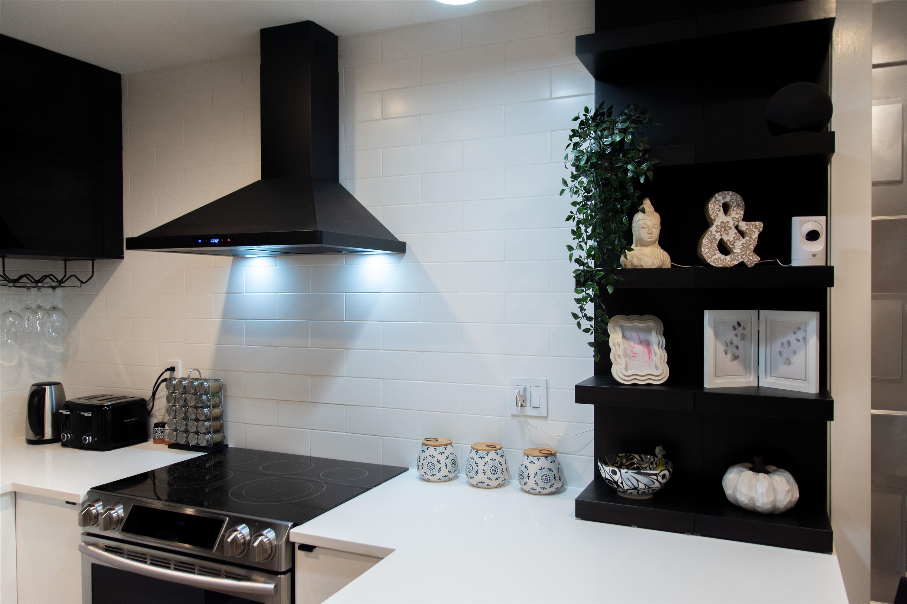 1718 Nelson Street #402, Vancouver, BC V6G 1M8