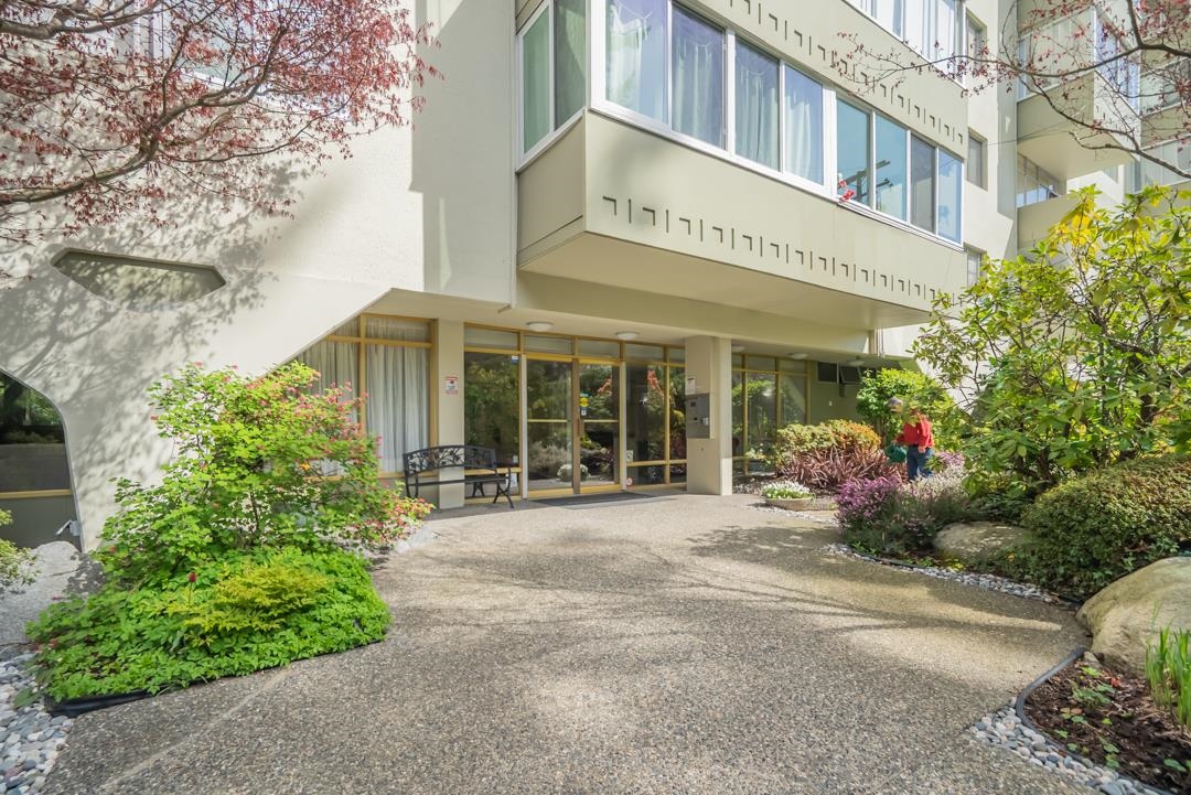 1425 Esquimalt Avenue #606, West Vancouver, BC V7T 1L1