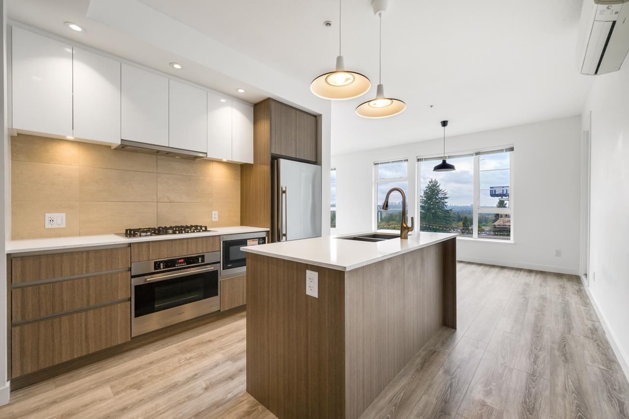 516 Foster Avenue #405, Coquitlam, BC V3J 0H8