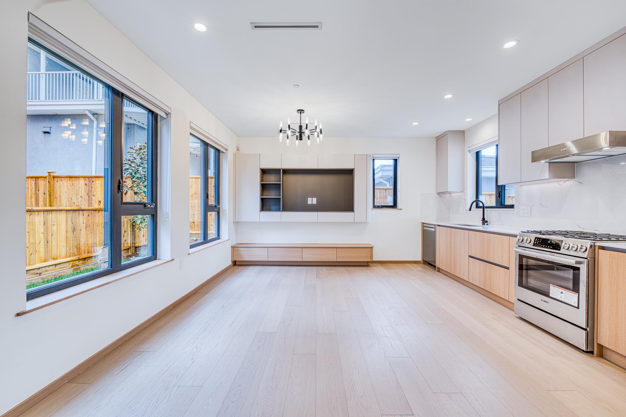 966 East 55th Avenue #3, Vancouver, BC V5X 1N9