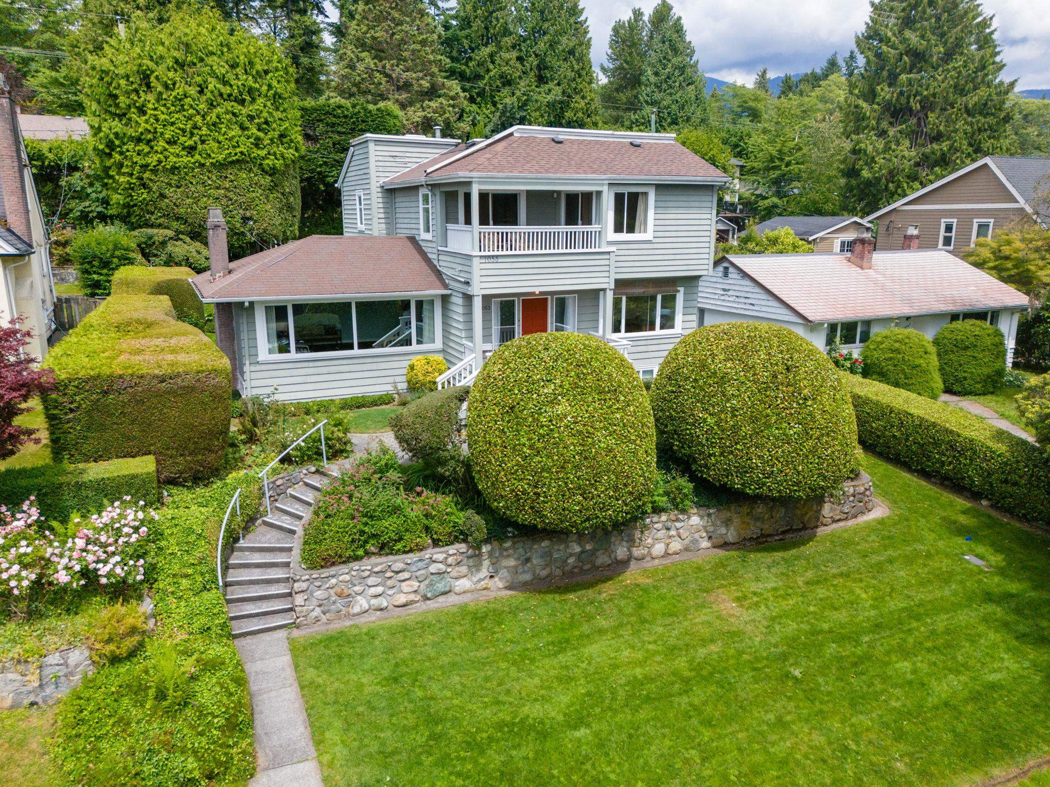 1053 Lawson Avenue, West Vancouver, BC V7T 2E3