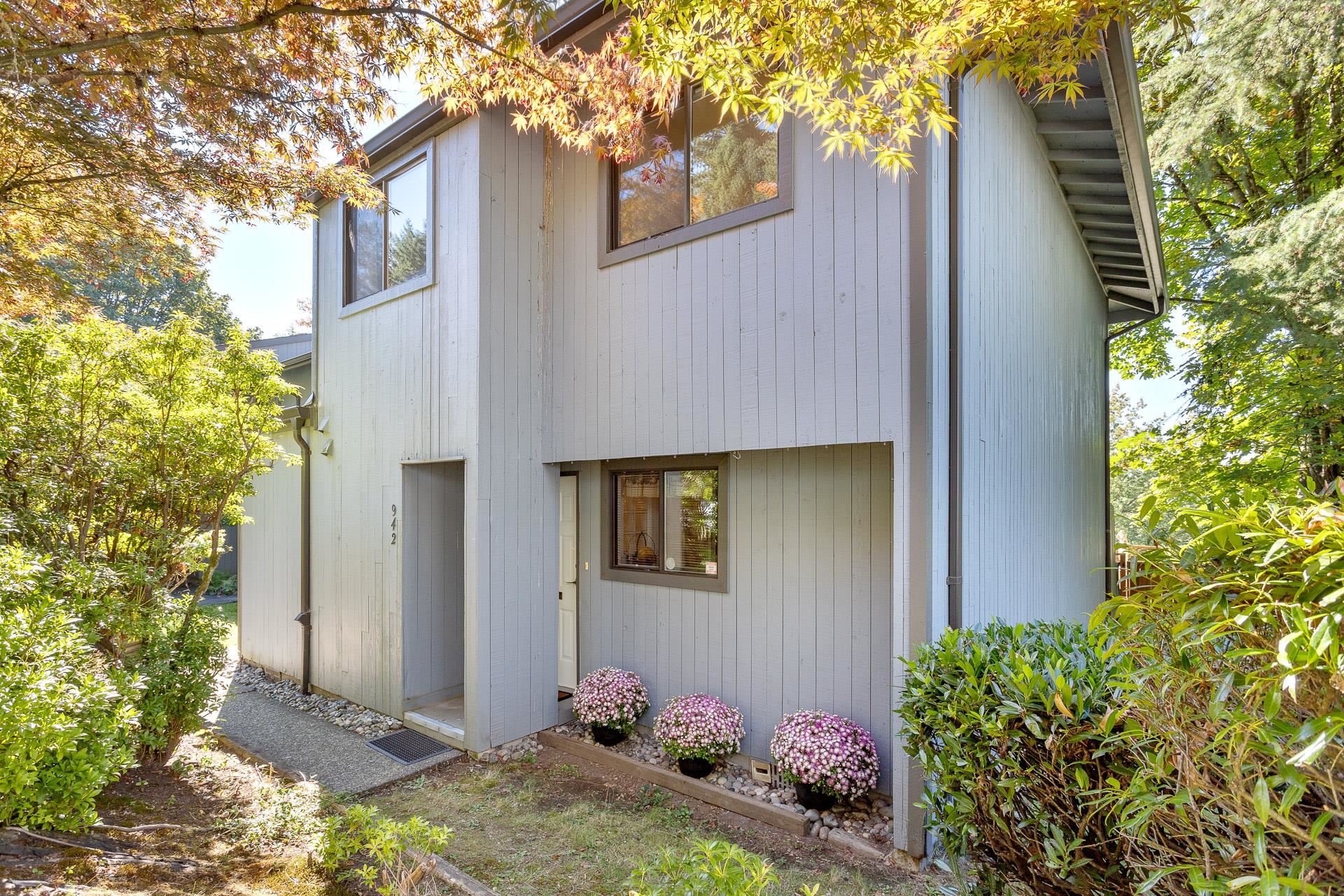 942 Blackstock Road, Port Moody, BC V3H 3S2