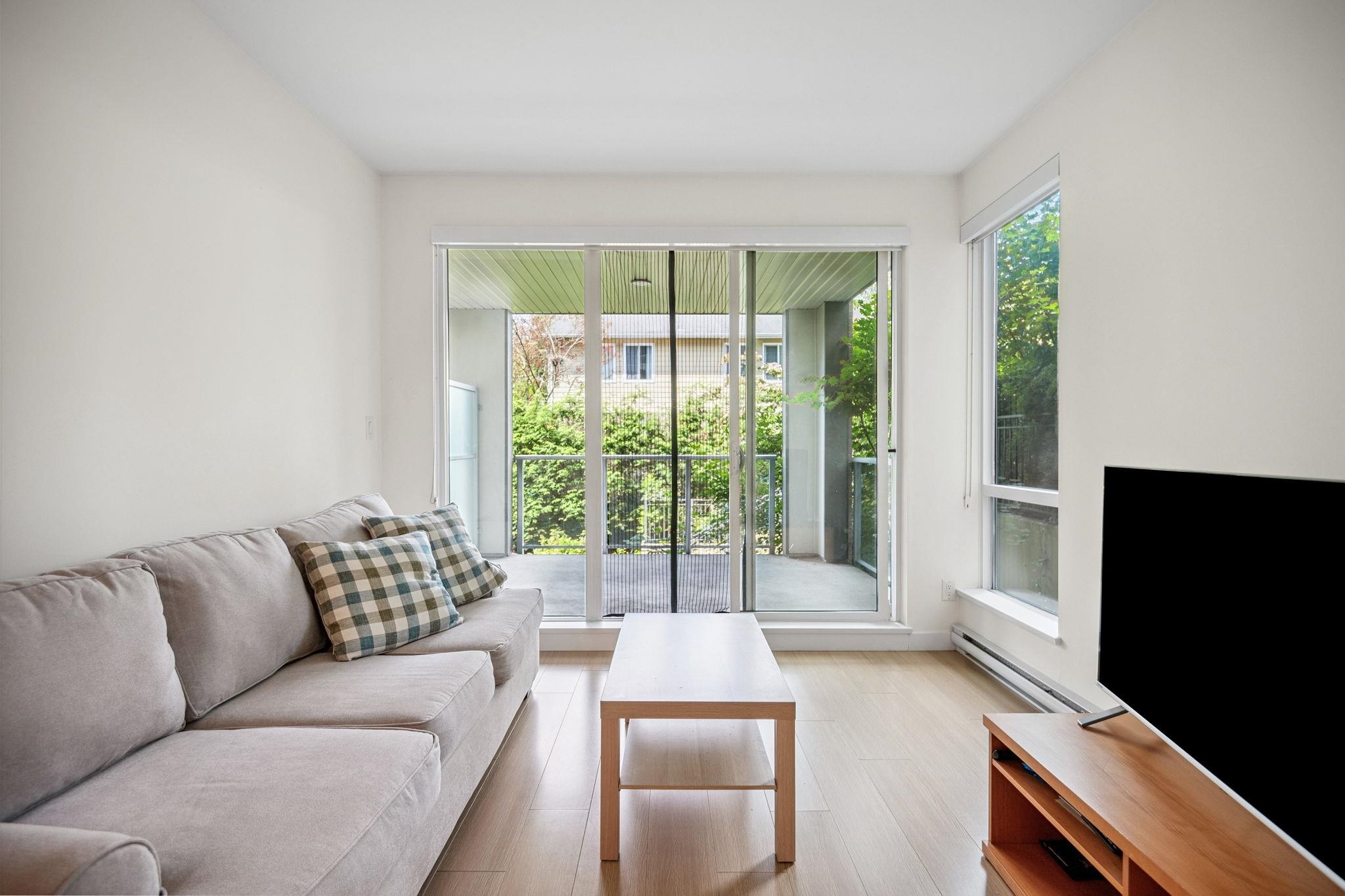 5460 Broadway #206, Burnaby, BC V5B 0B4