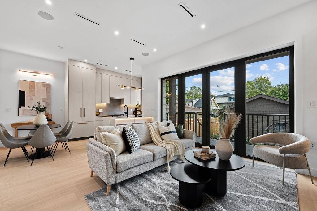 6892 Brooks Street, Vancouver, BC V5S 3J7