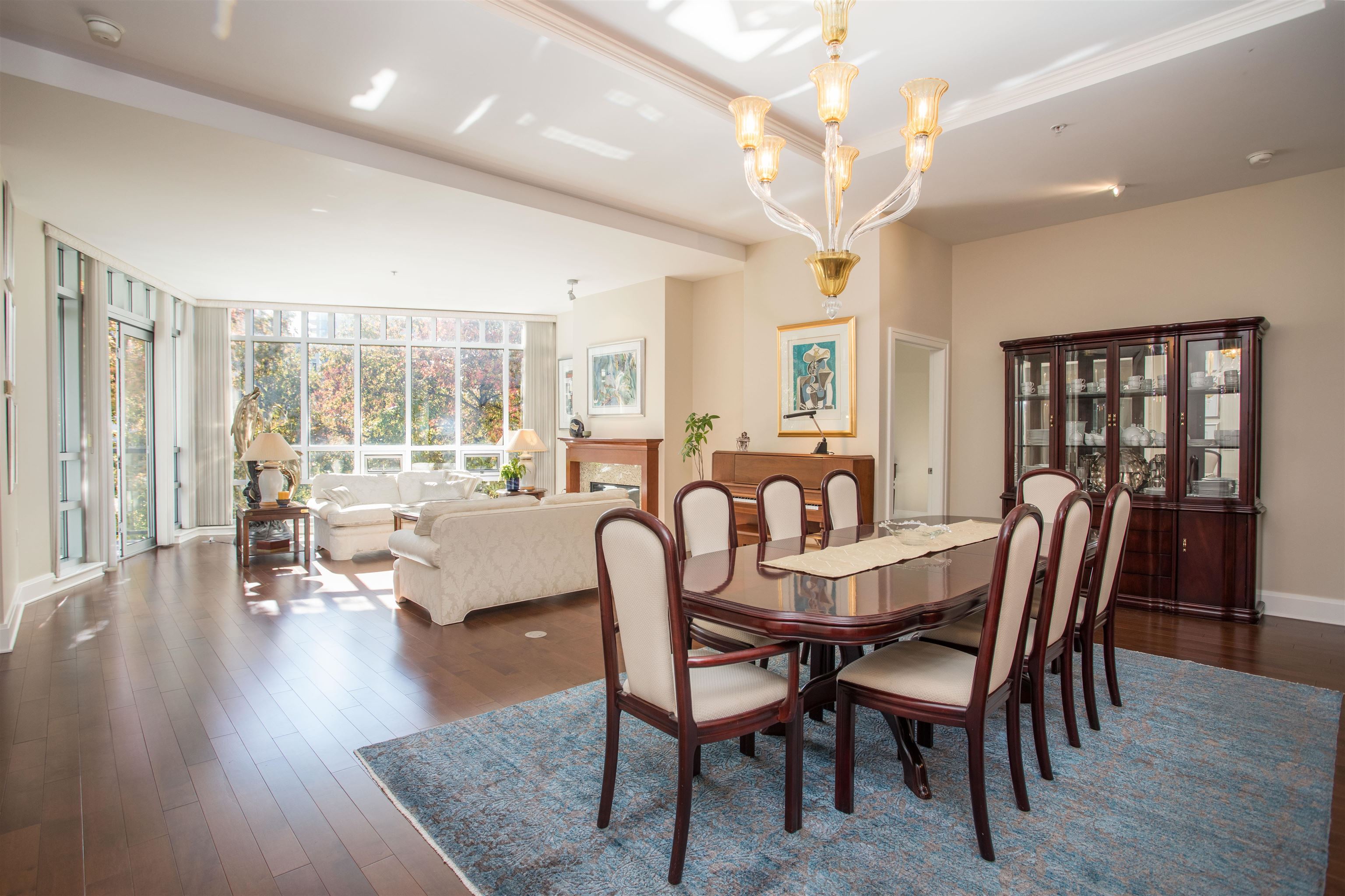 605 Clyde Avenue #301, West Vancouver, BC V7T 1C7