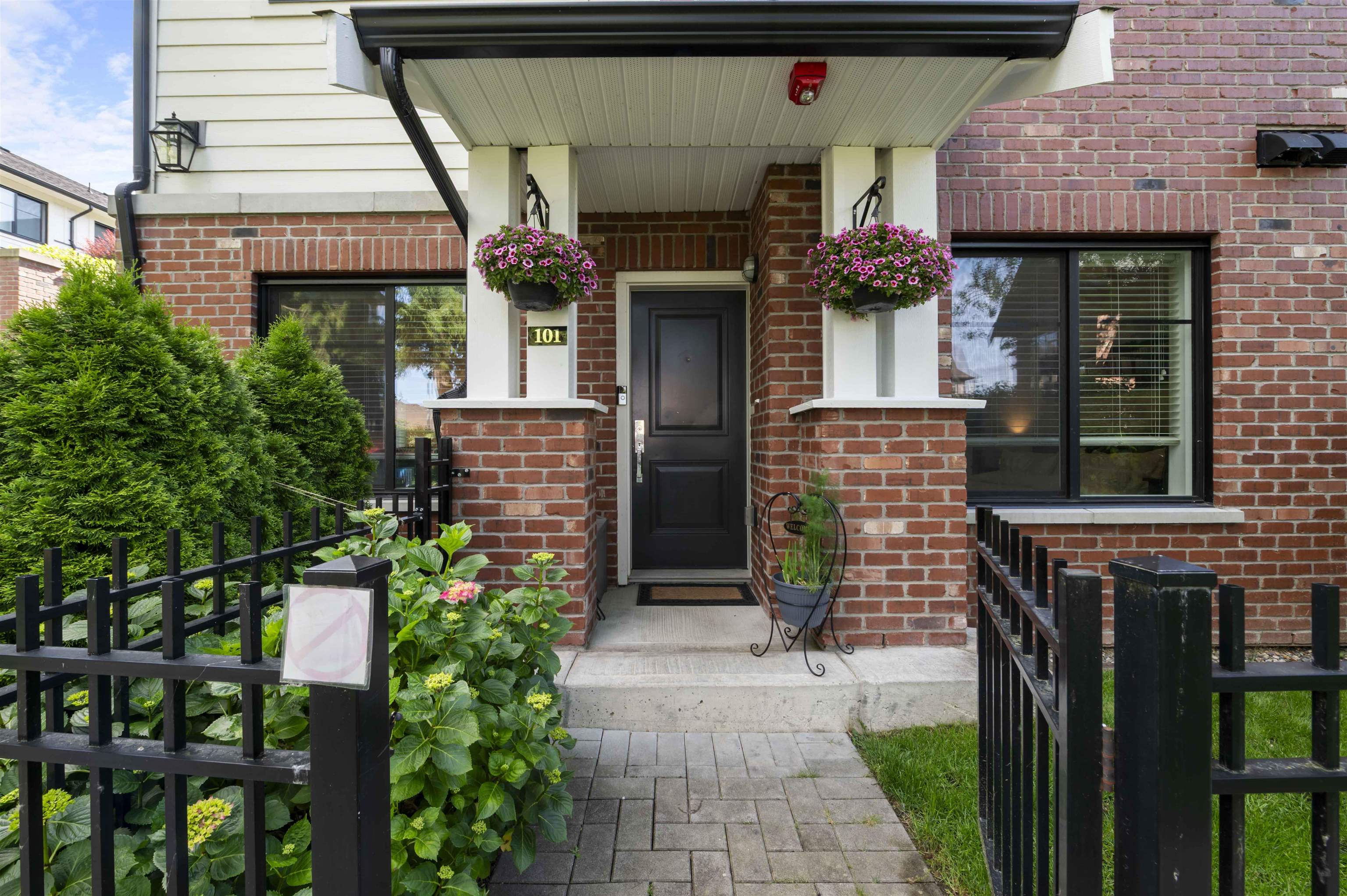 16528 24a Avenue #101, Surrey, BC V3Z 0P4