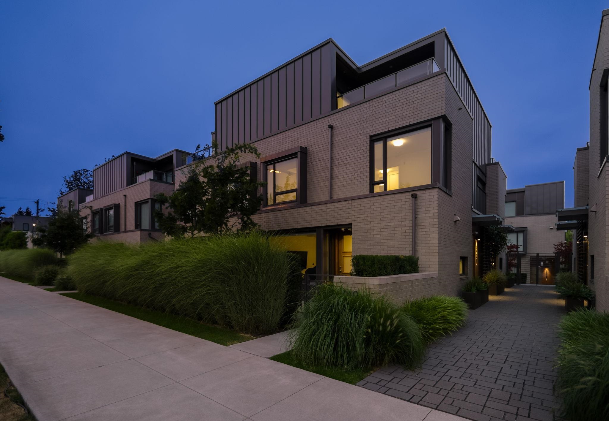 6840 Oak St, Vancouver, BC V6P 0K7