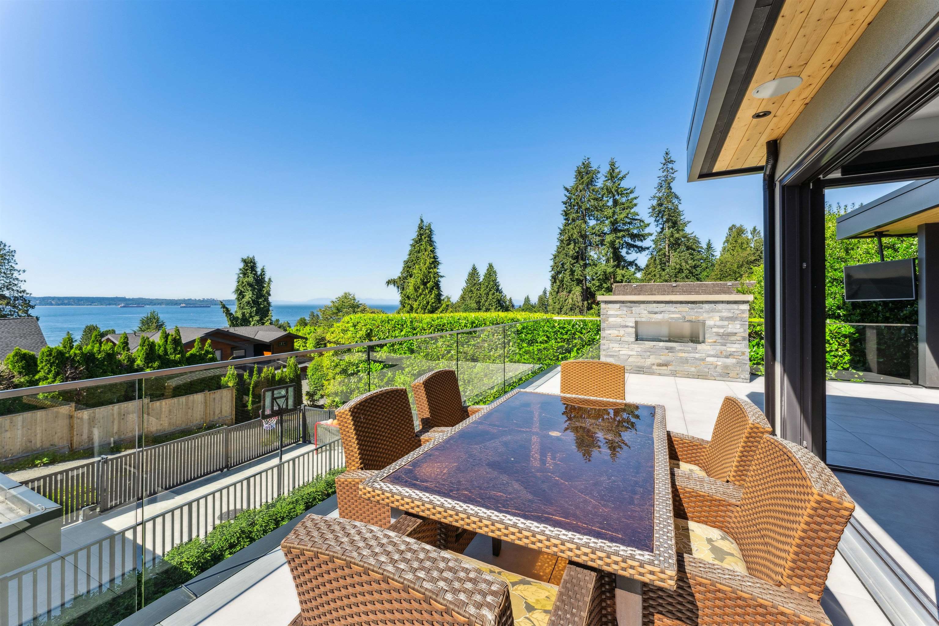 2678 Mathers Avenue, West Vancouver, BC V7V 2J4