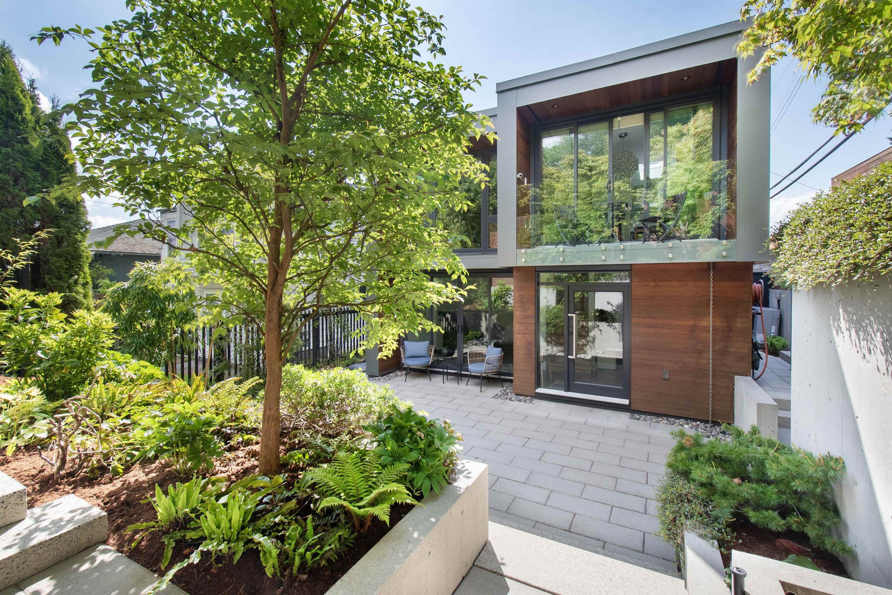 3895 Lonsdale Avenue, North Vancouver, BC V7N 3K8