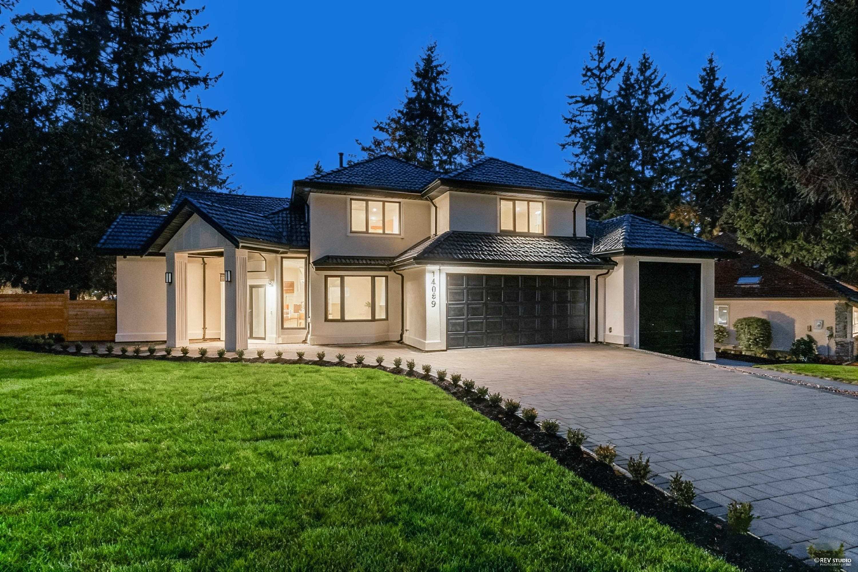 28a Avenue, Surrey, BC V4P 2H8