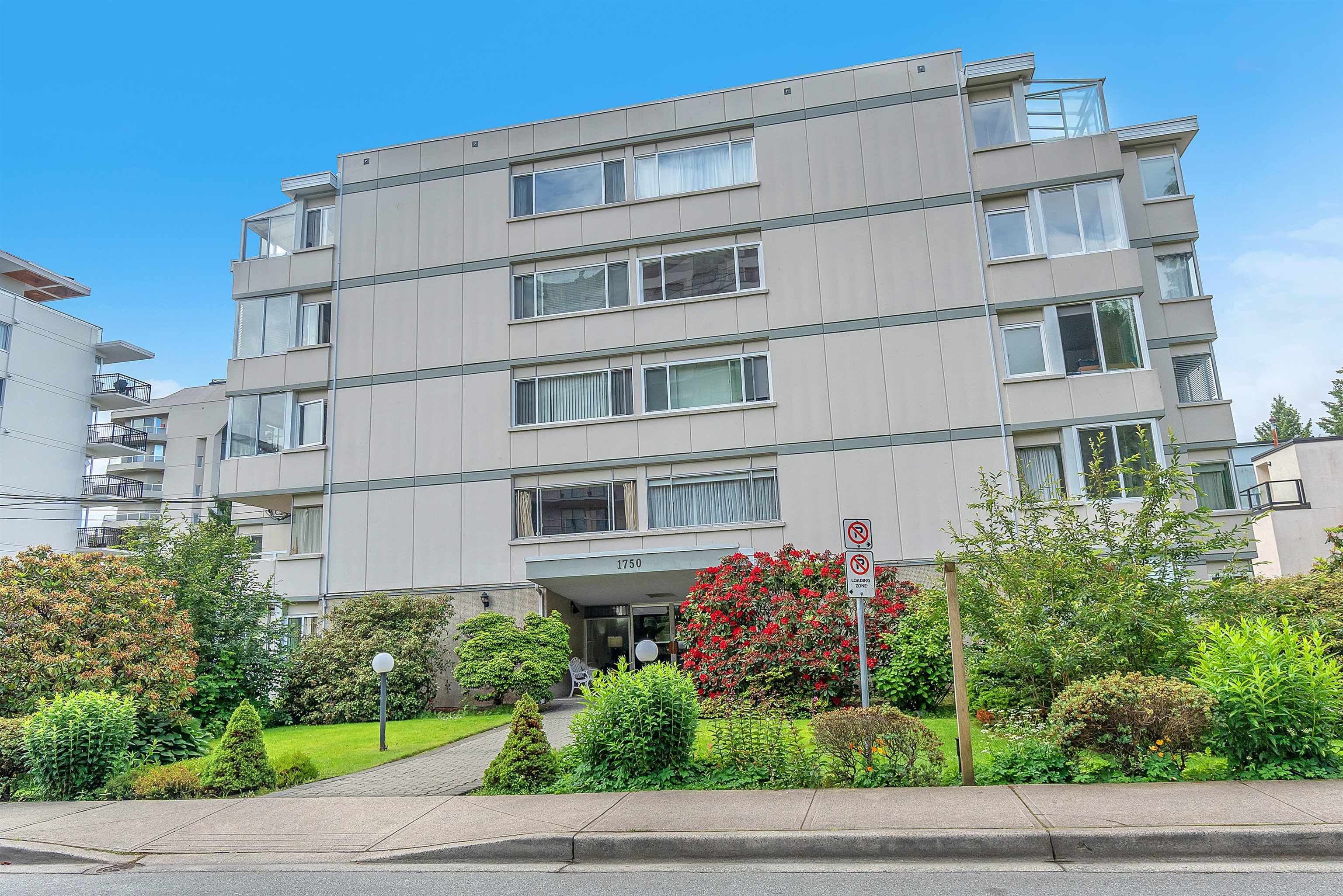 1750 Esquimalt Avenue #306, West Vancouver, BC V7V 1R8