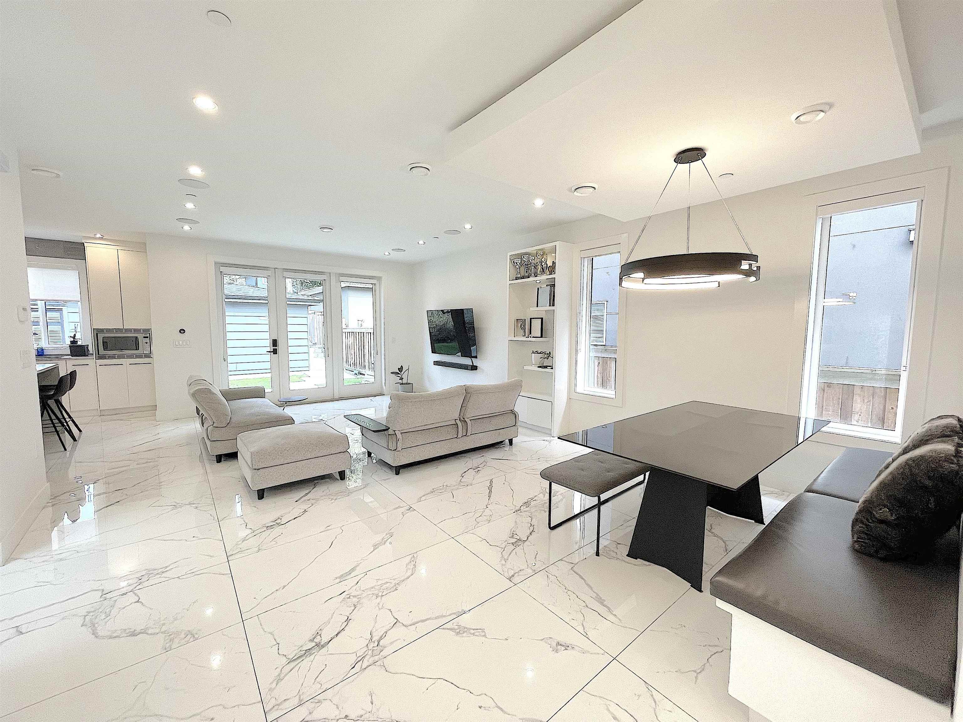 1633 Southeast Marine Drive, Vancouver, BC V5P 2R5