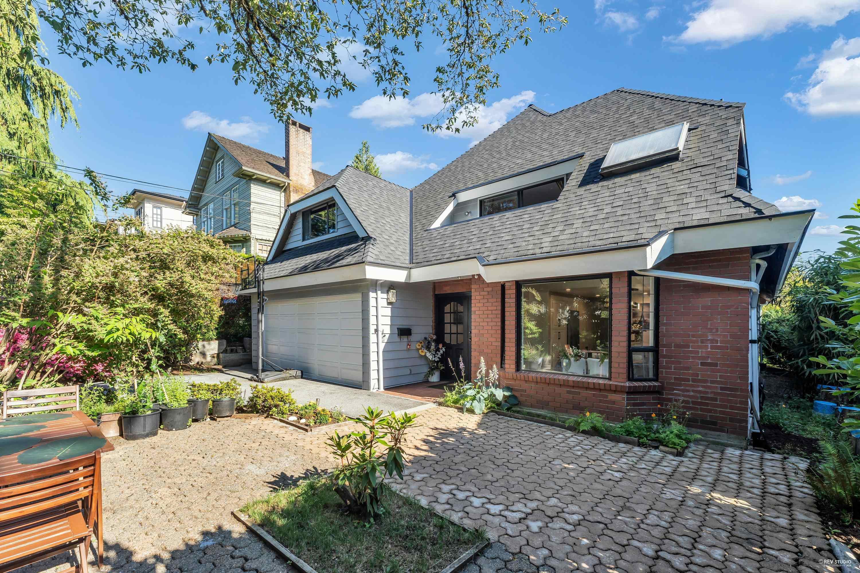 1040 Jefferson Avenue, West Vancouver, BC V7T 2A5