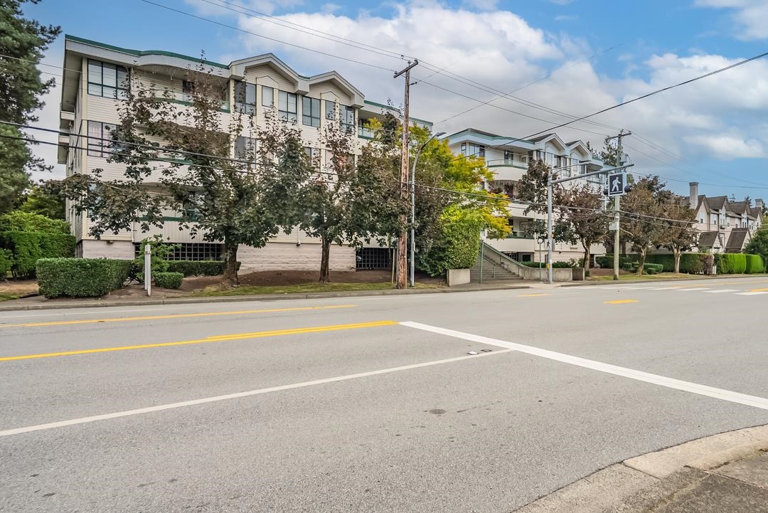 7300 Gilbert Road #306, Richmond, BC V7C 3W2