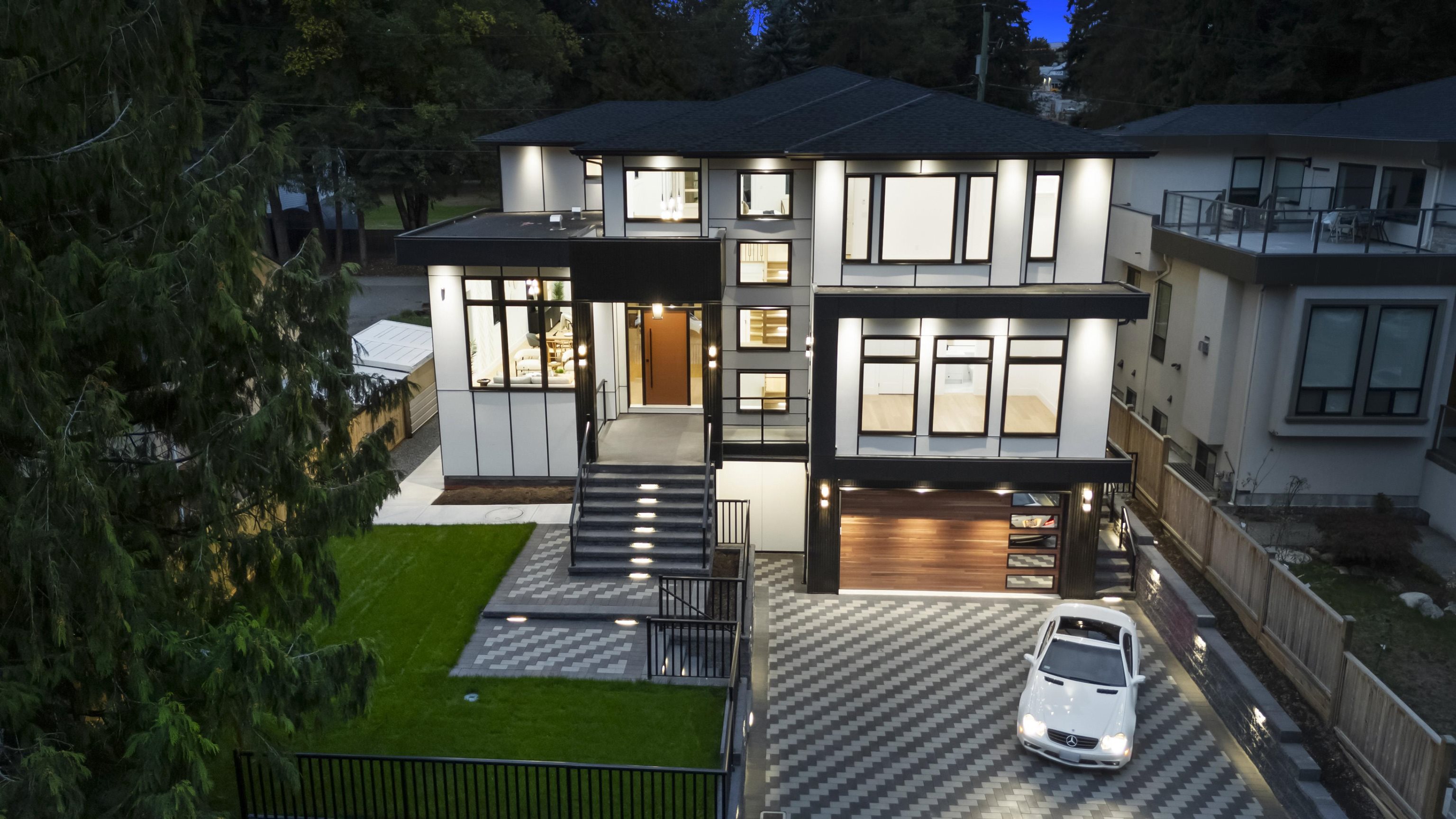27a Avenue, Surrey, BC V4P 1E9