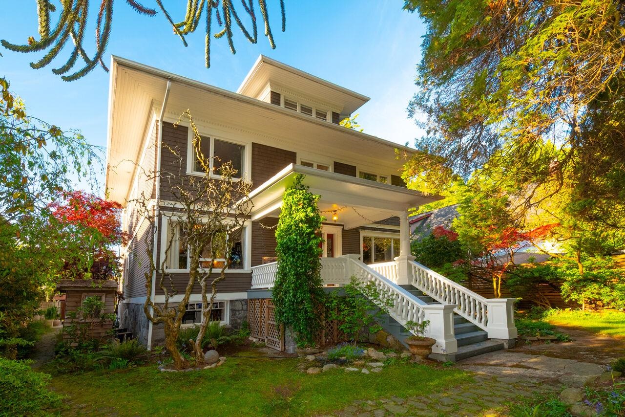 1859 Napier Street, Vancouver, BC V5L 2N4