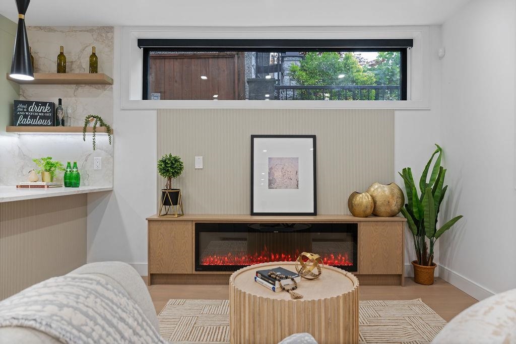 2282 East 8th Avenue #2, Vancouver, BC V5N 1V5