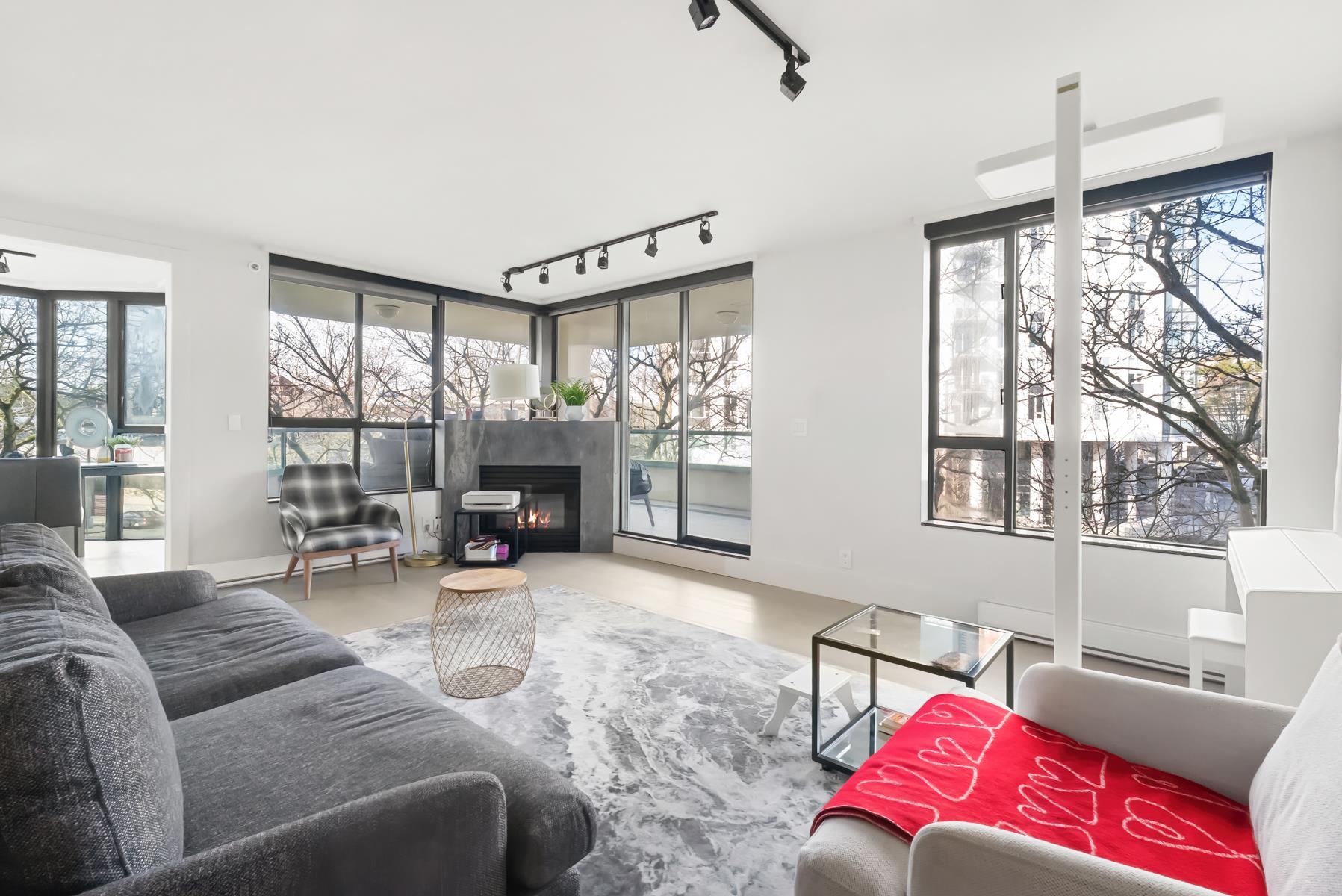 328 Taylor Way #3d, West Vancouver, BC V7T 2Y4