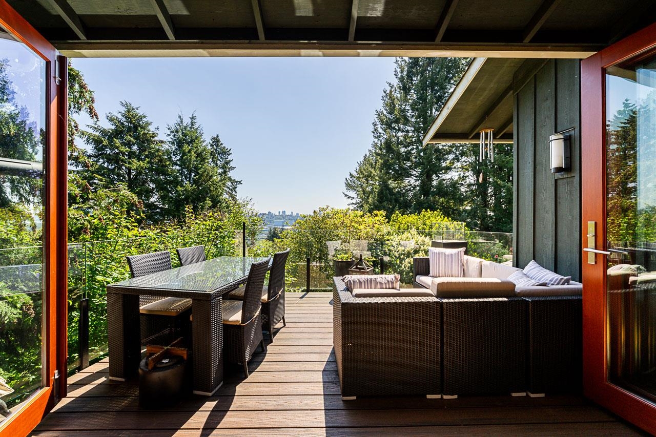 920 Adderley Street, North Vancouver, BC V7L 1T1