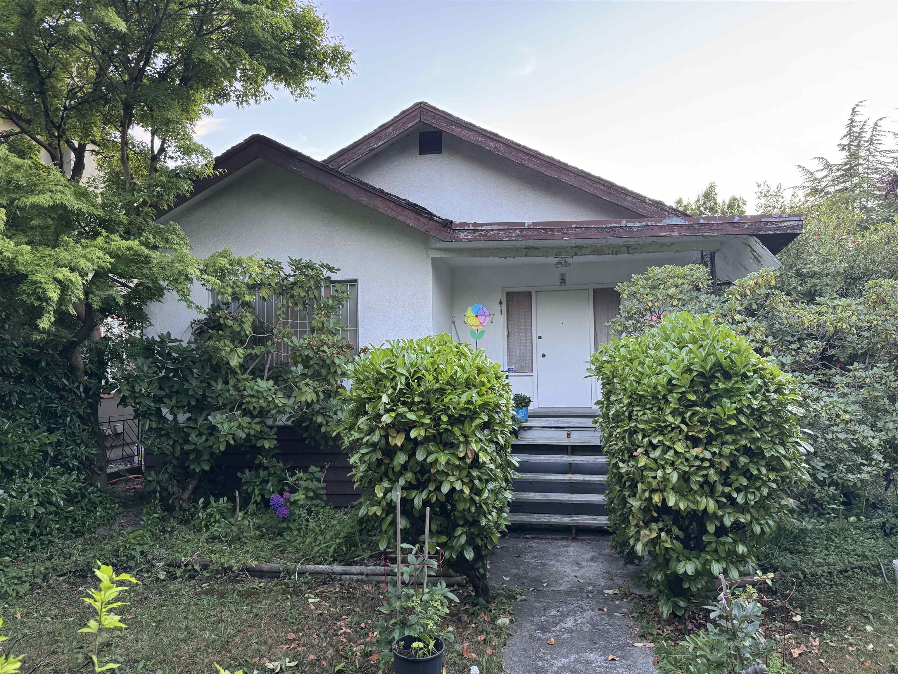 3707 Arbutus Street, Vancouver, BC V6J 3Z8