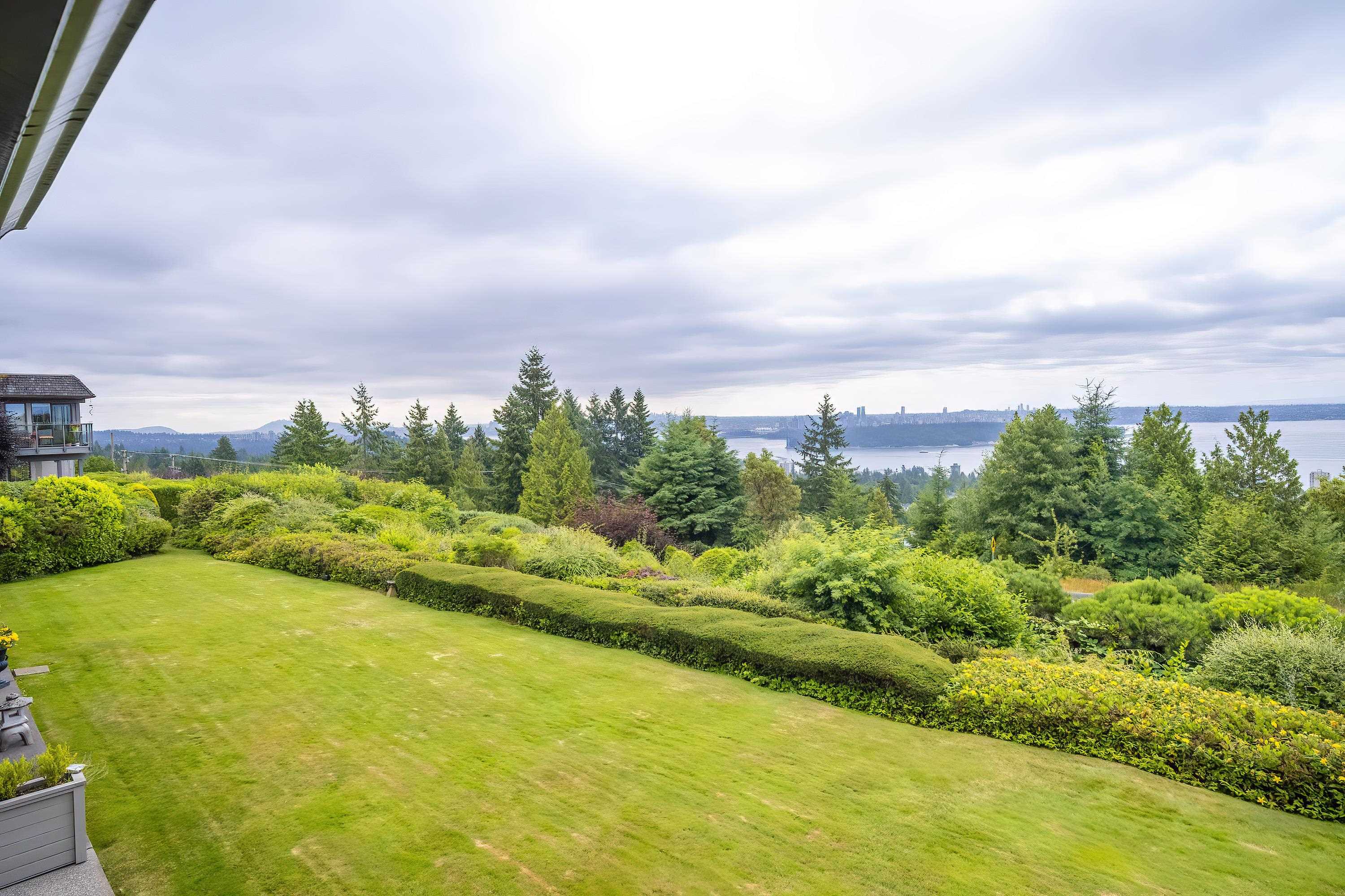 2202 Folkestone Way #49, West Vancouver, BC V7S 2X7