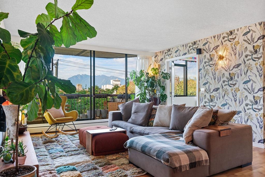 2445 West 3rd Avenue #403, Vancouver, BC V6K 4K6