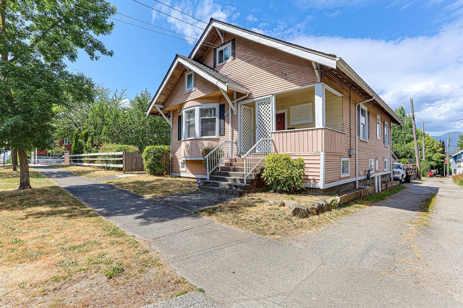 1925 Adanac Street, Vancouver, BC V5L 2E5