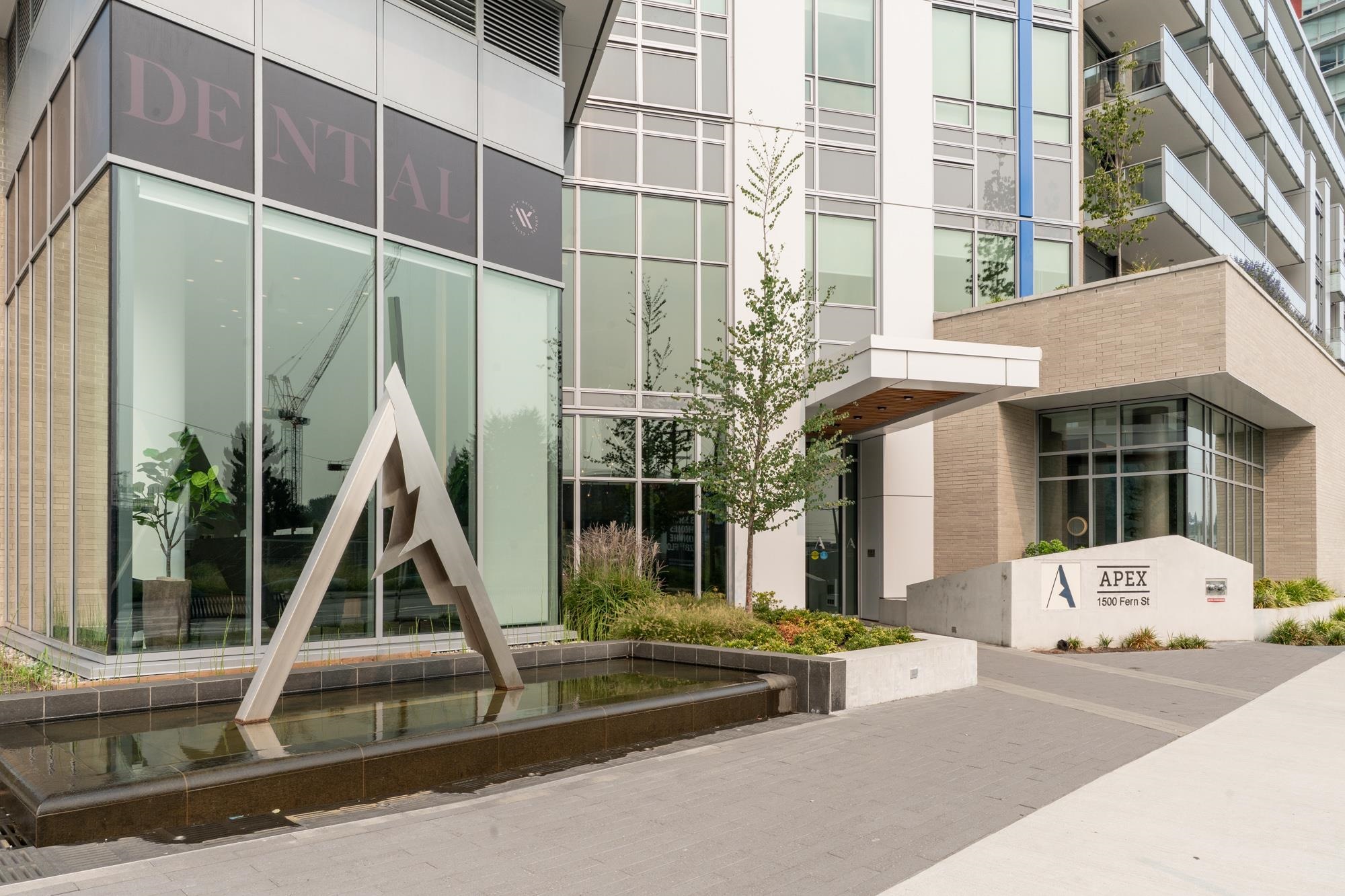 1500 Fern St #401, North Vancouver, BC V7J 0E6