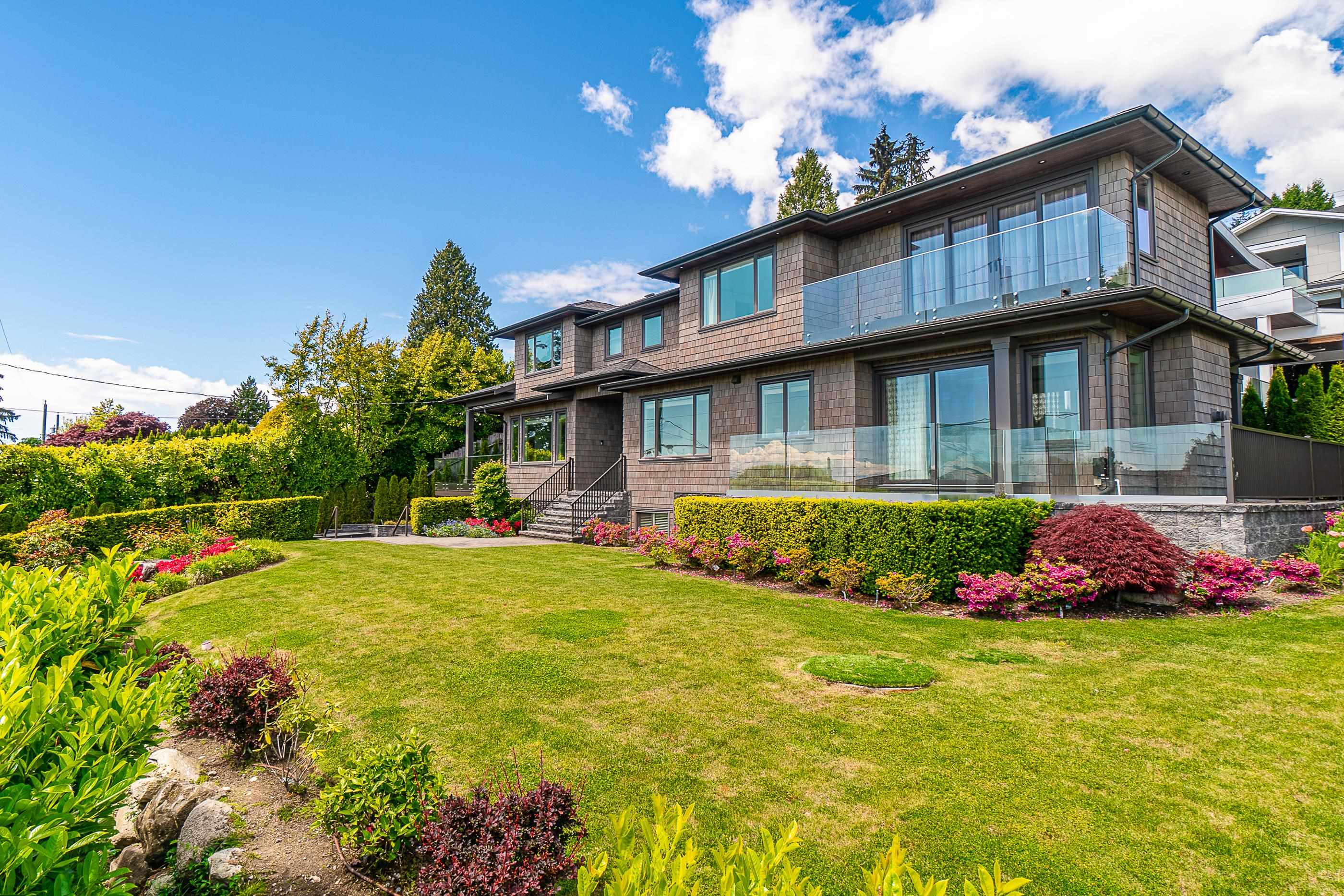 2205 Palmerston Avenue, West Vancouver, BC V7V 2V9