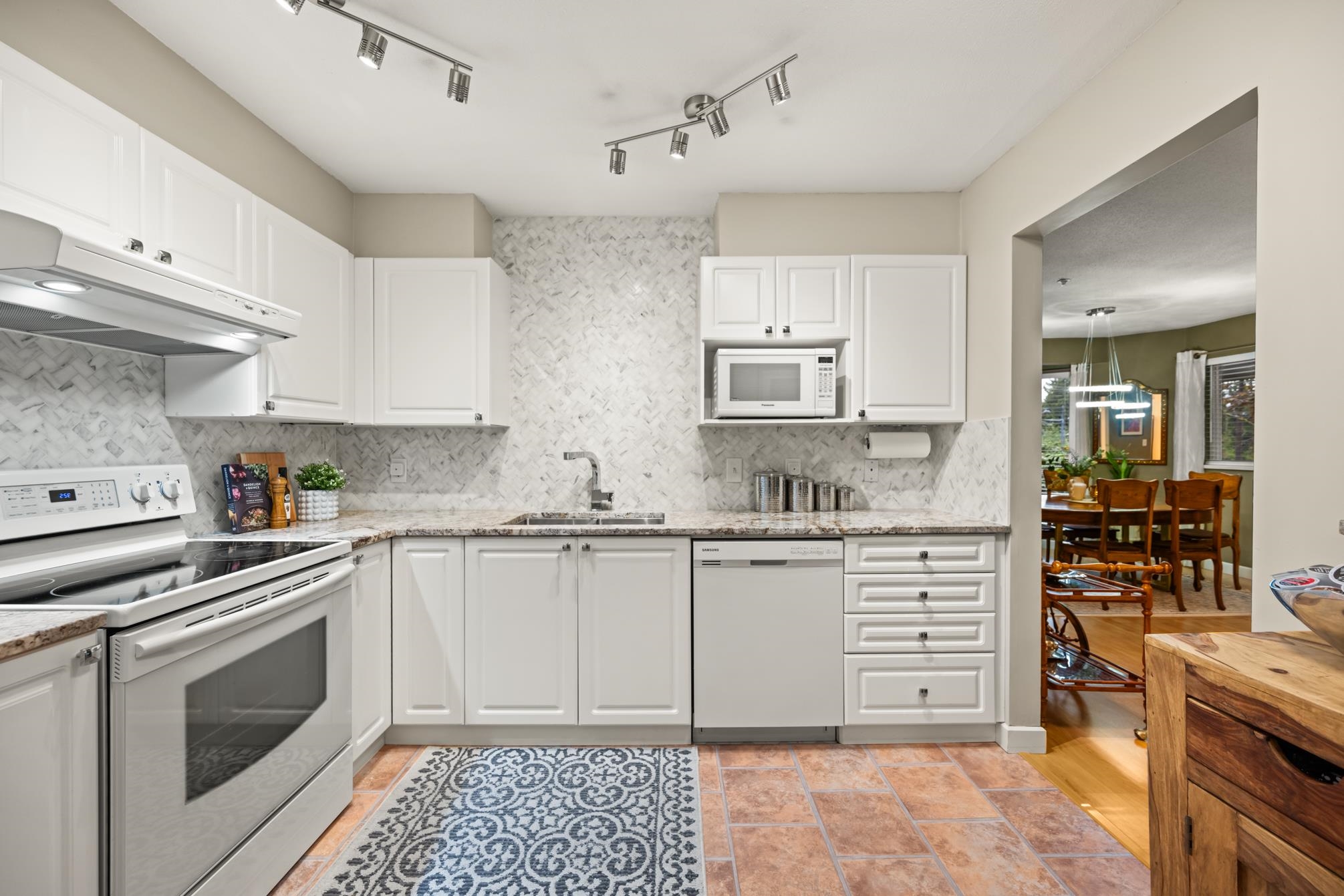 9979 140 Street #219, Surrey, BC V3T 5W2