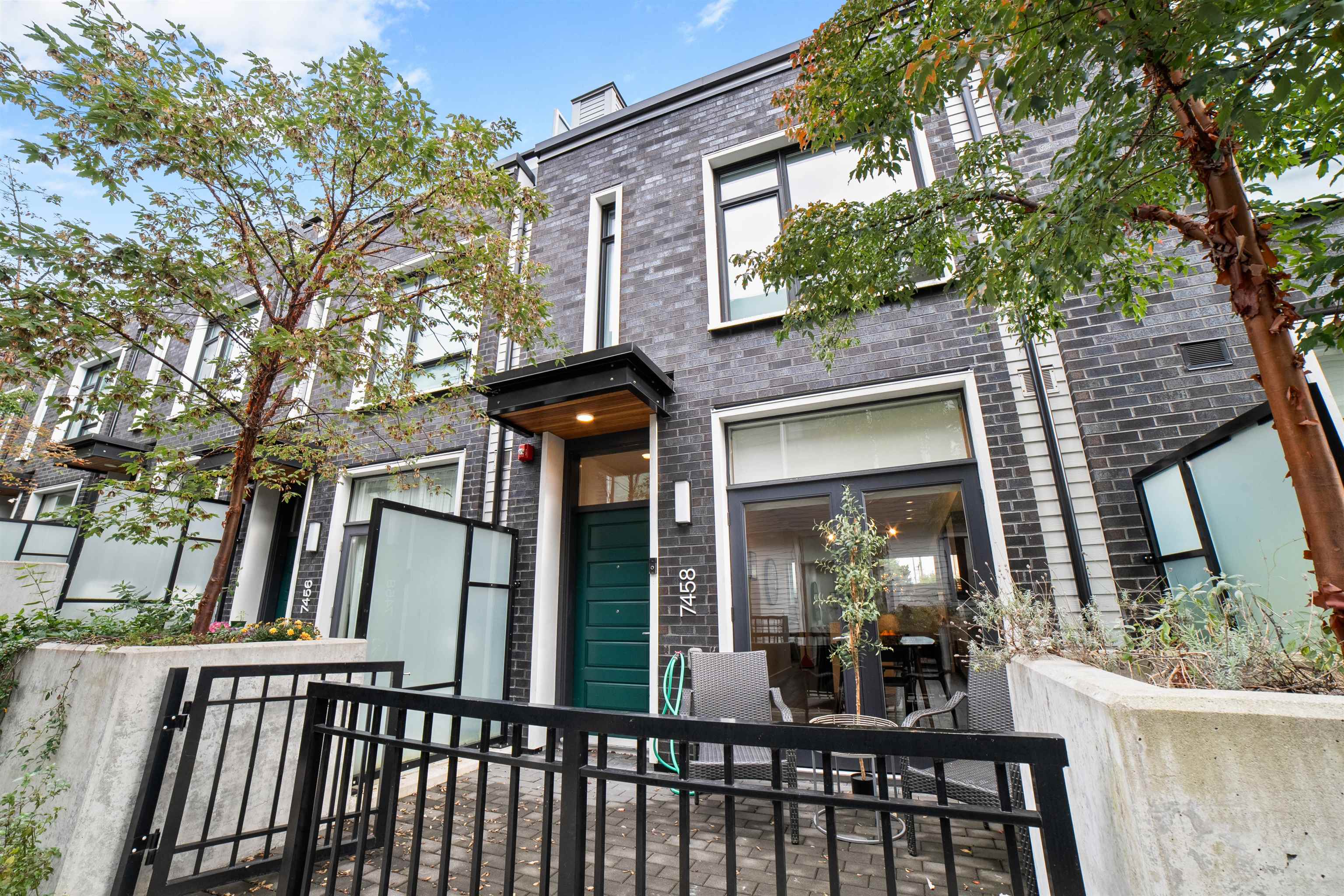 7458 Granville Street, Vancouver, BC V6P 0G1