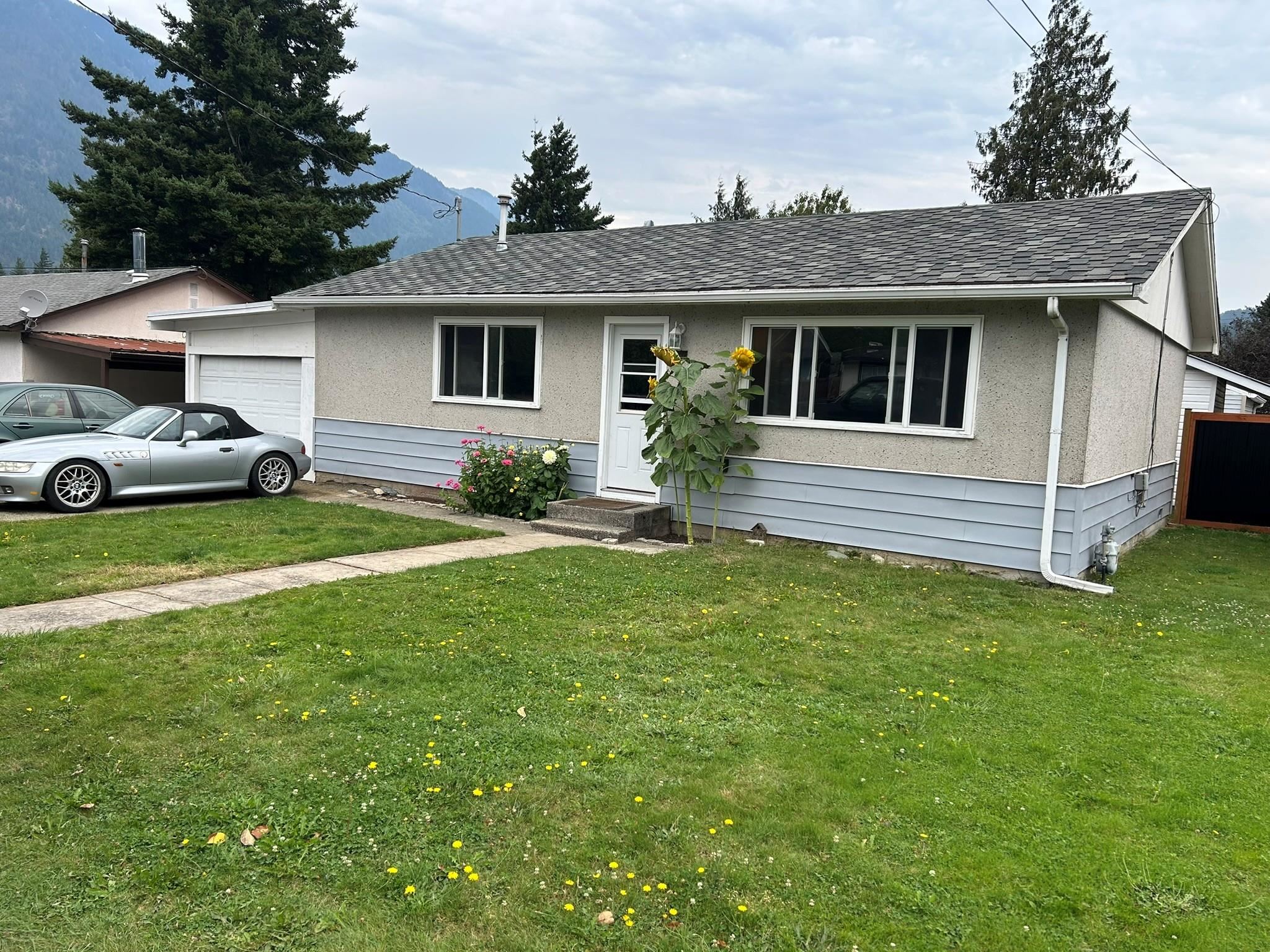 567 Thacker Avenue, Hope, BC V0X 1L0