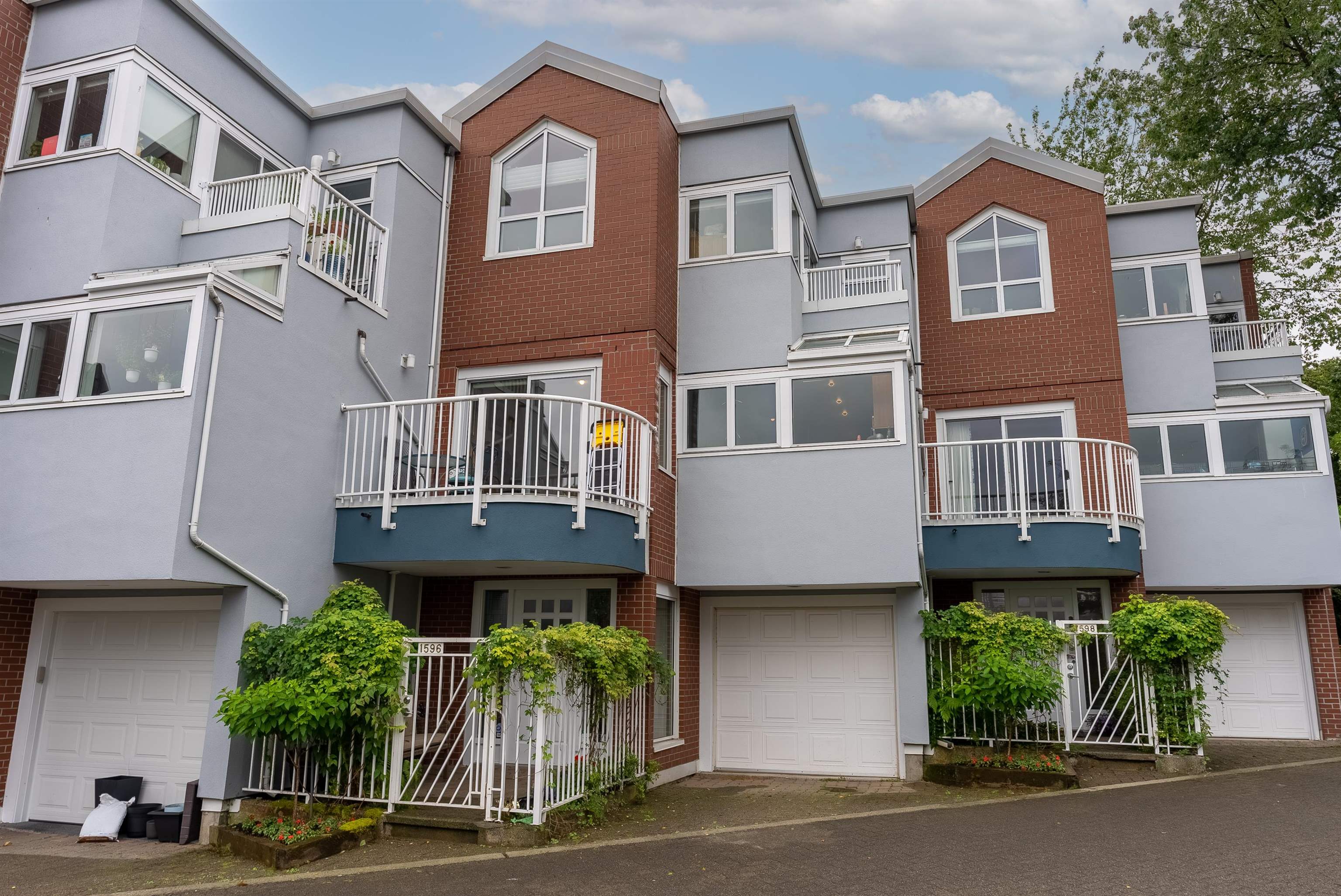 1596 Island Park Walk, Vancouver, BC V6J 0G9