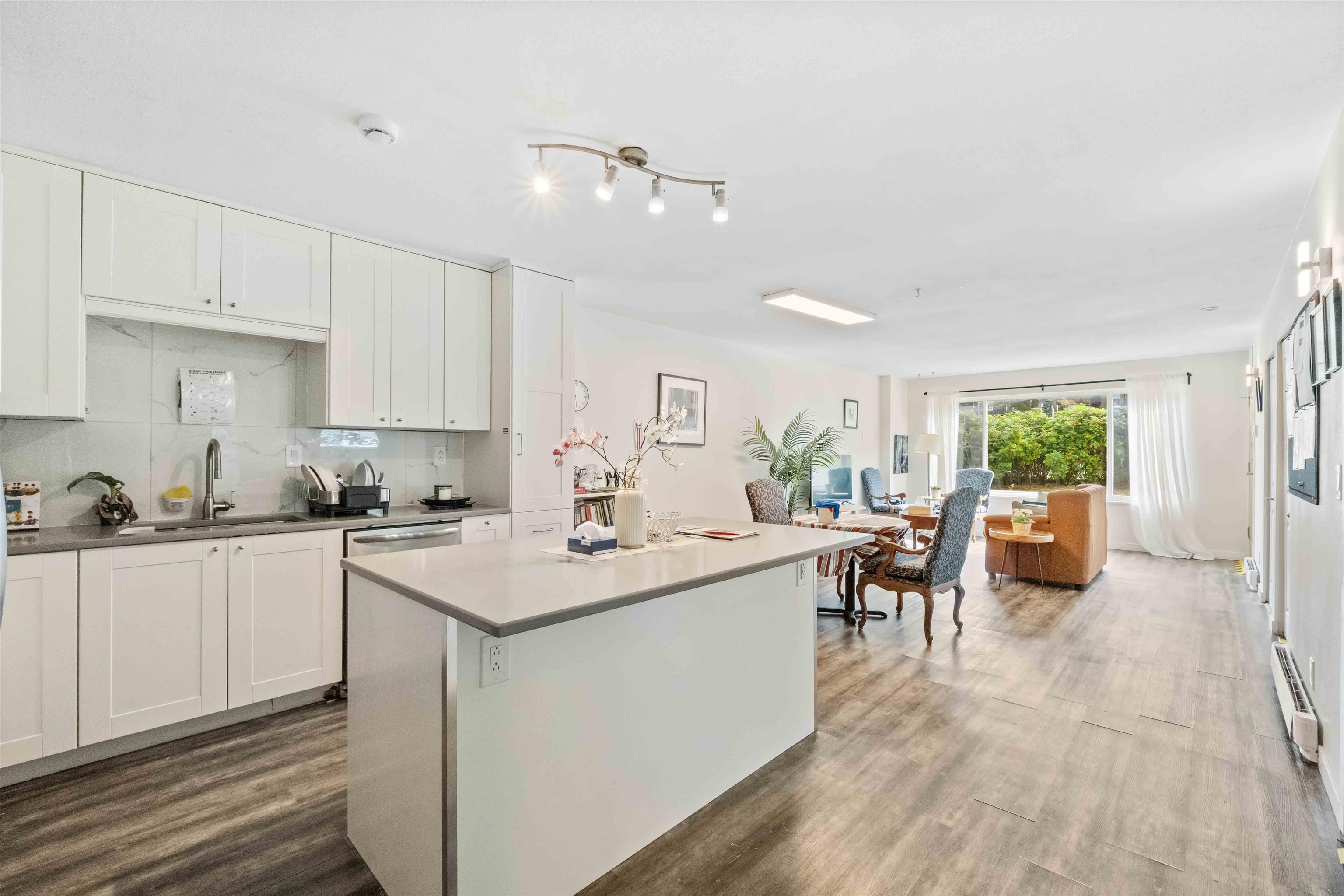 101 Avenue, Surrey, BC V3V 2Z4
