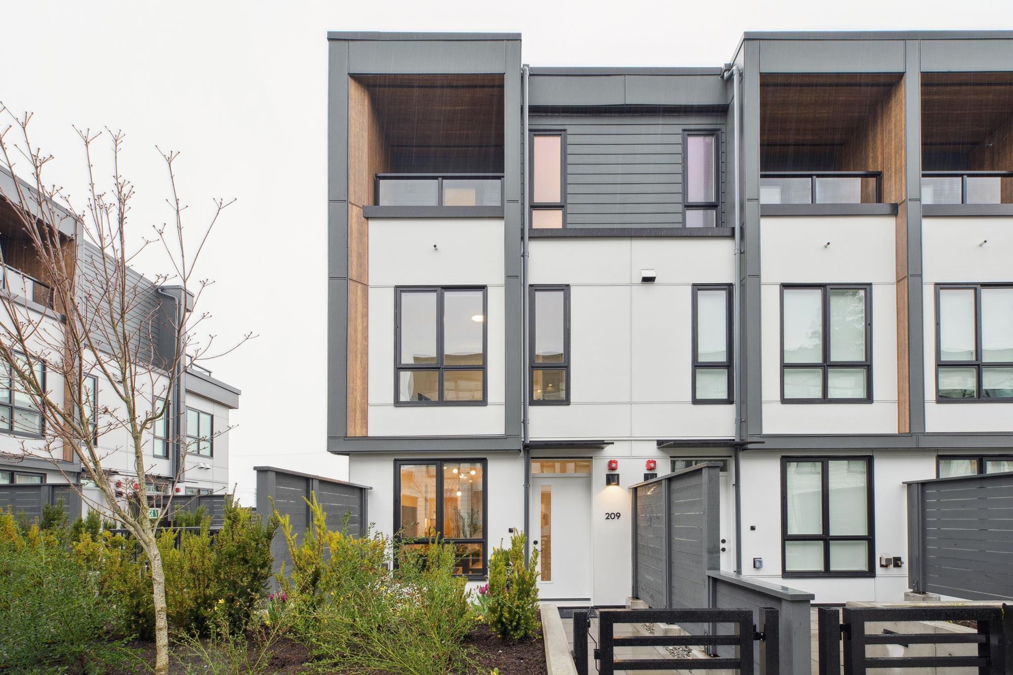 715 Ducklow St #201, Coquitlam, BC V3J 0P7