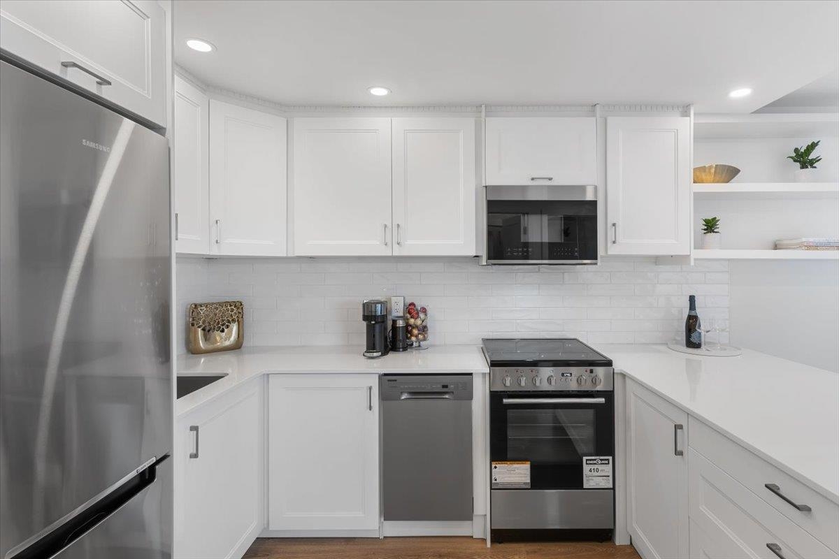 2016 Fullerton Avenue #1710, North Vancouver, BC V7P 3E6